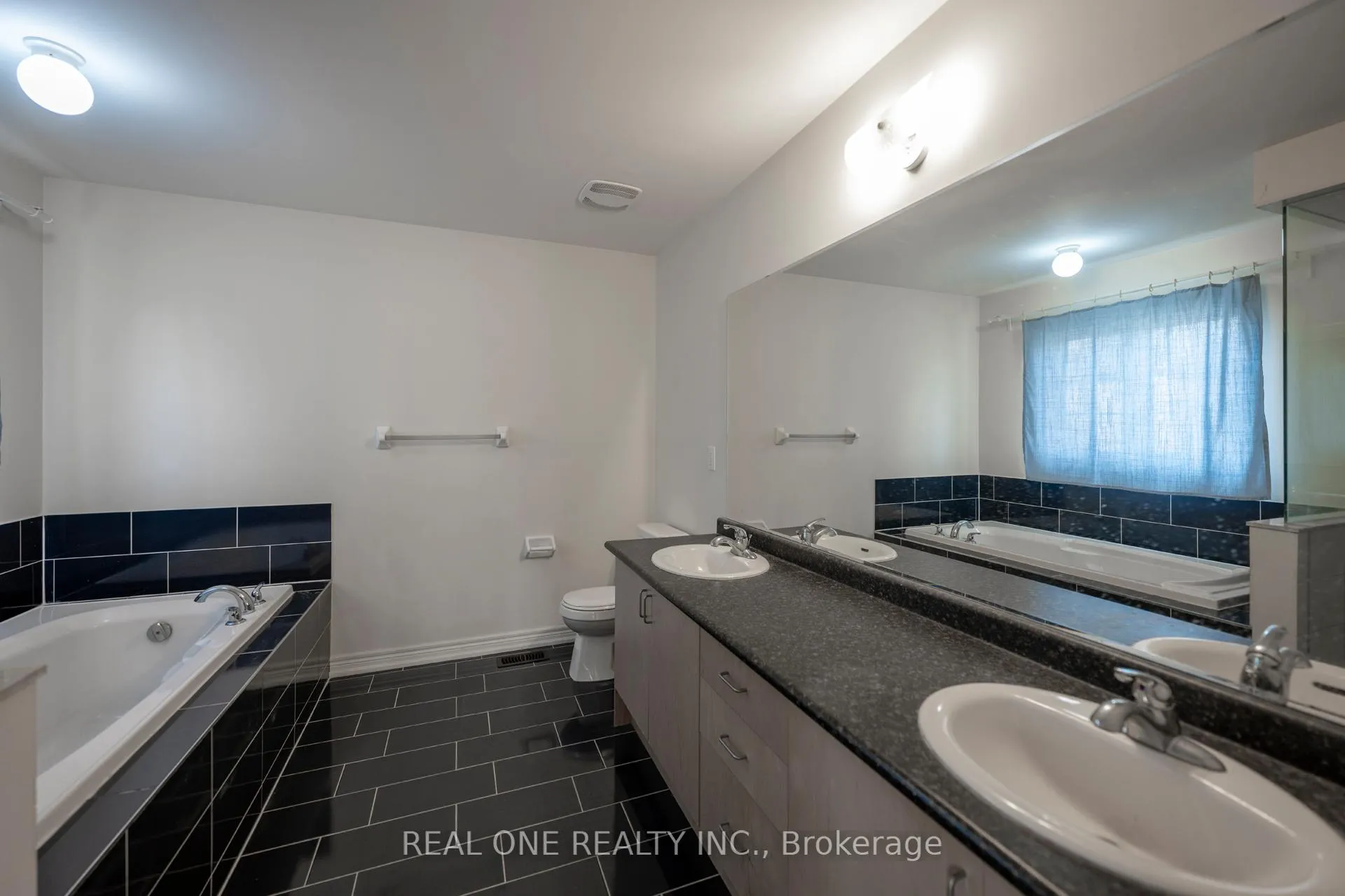 Photo 13 of 1136 Cenotaph Boulevard, Newmarket, Stonehaven-Wyndham — HOMEH
