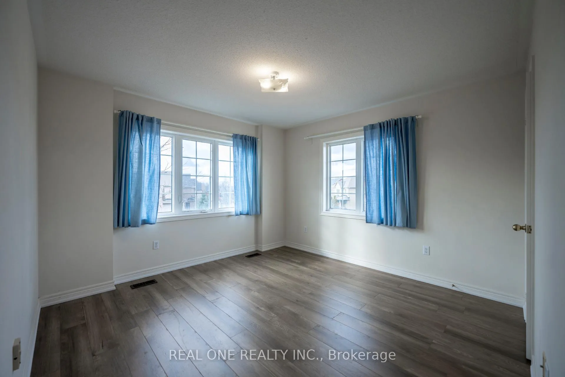 Photo 15 of 1136 Cenotaph Boulevard, Newmarket, Stonehaven-Wyndham — HOMEH