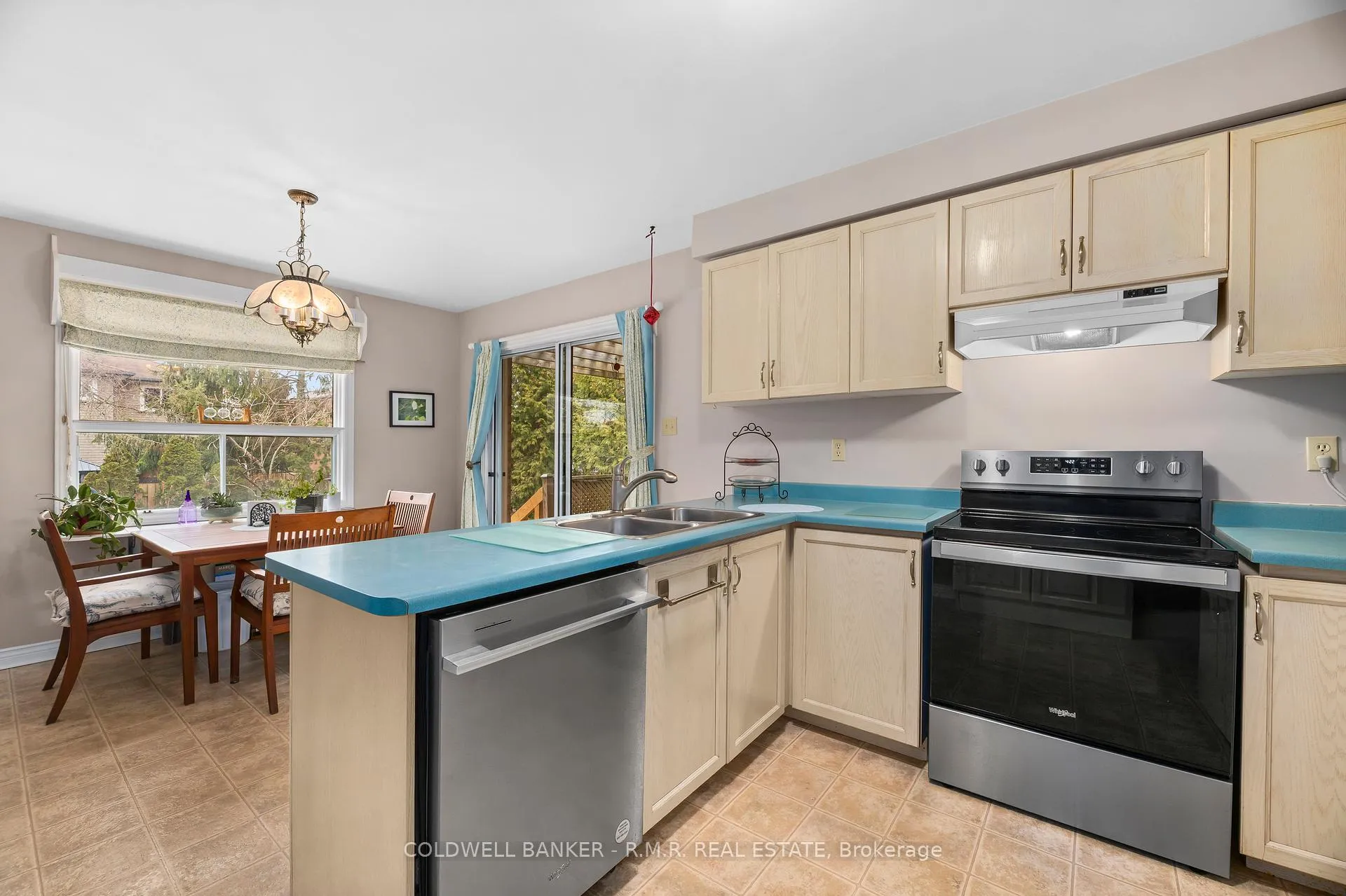 Photo 10 of 17 St John's Court, Uxbridge — HOMEH