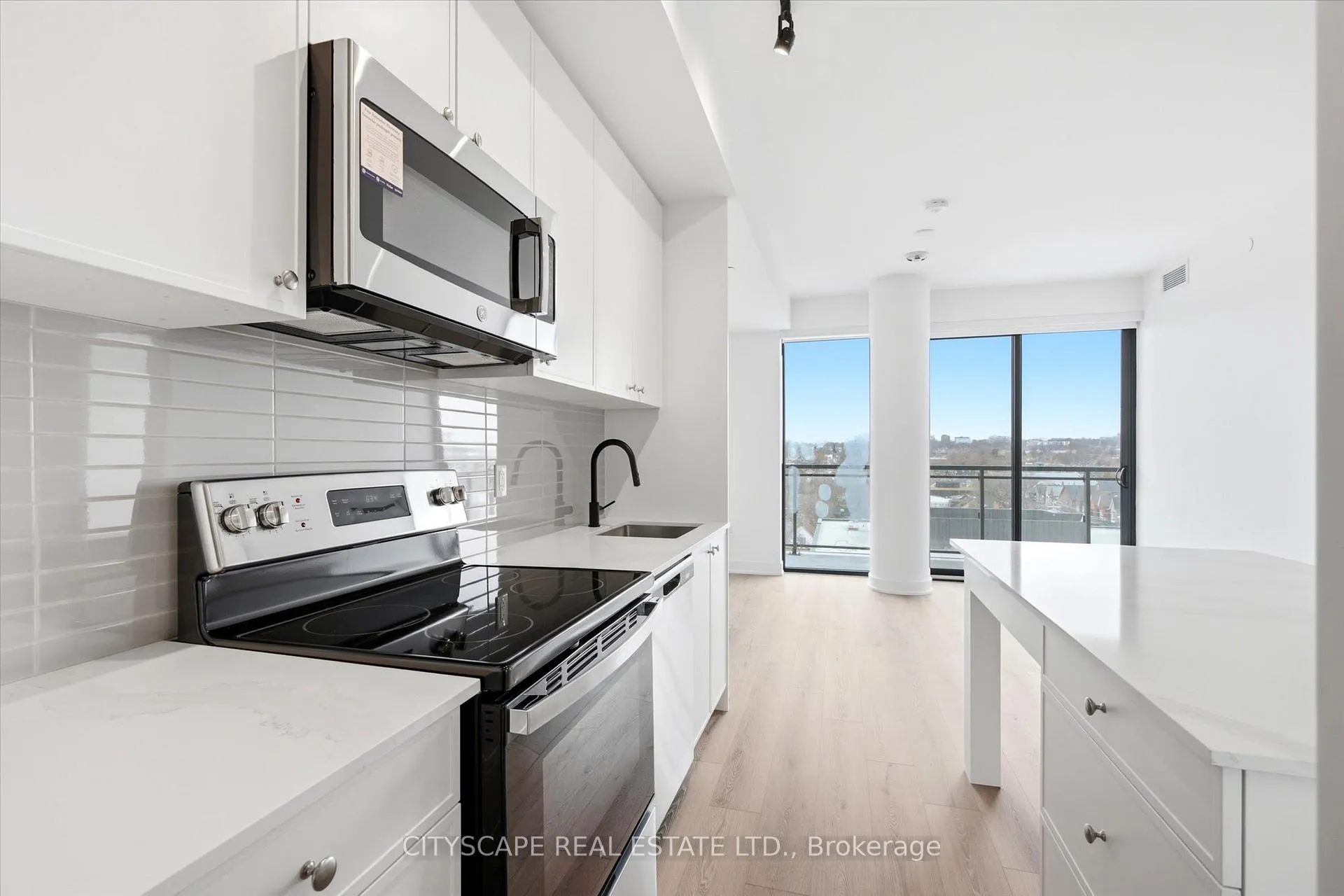 Photo 6 of Unit 701, 758 Dovercourt Road, Toronto, Dovercourt-Wallace Emerson-Junction — HOMEH