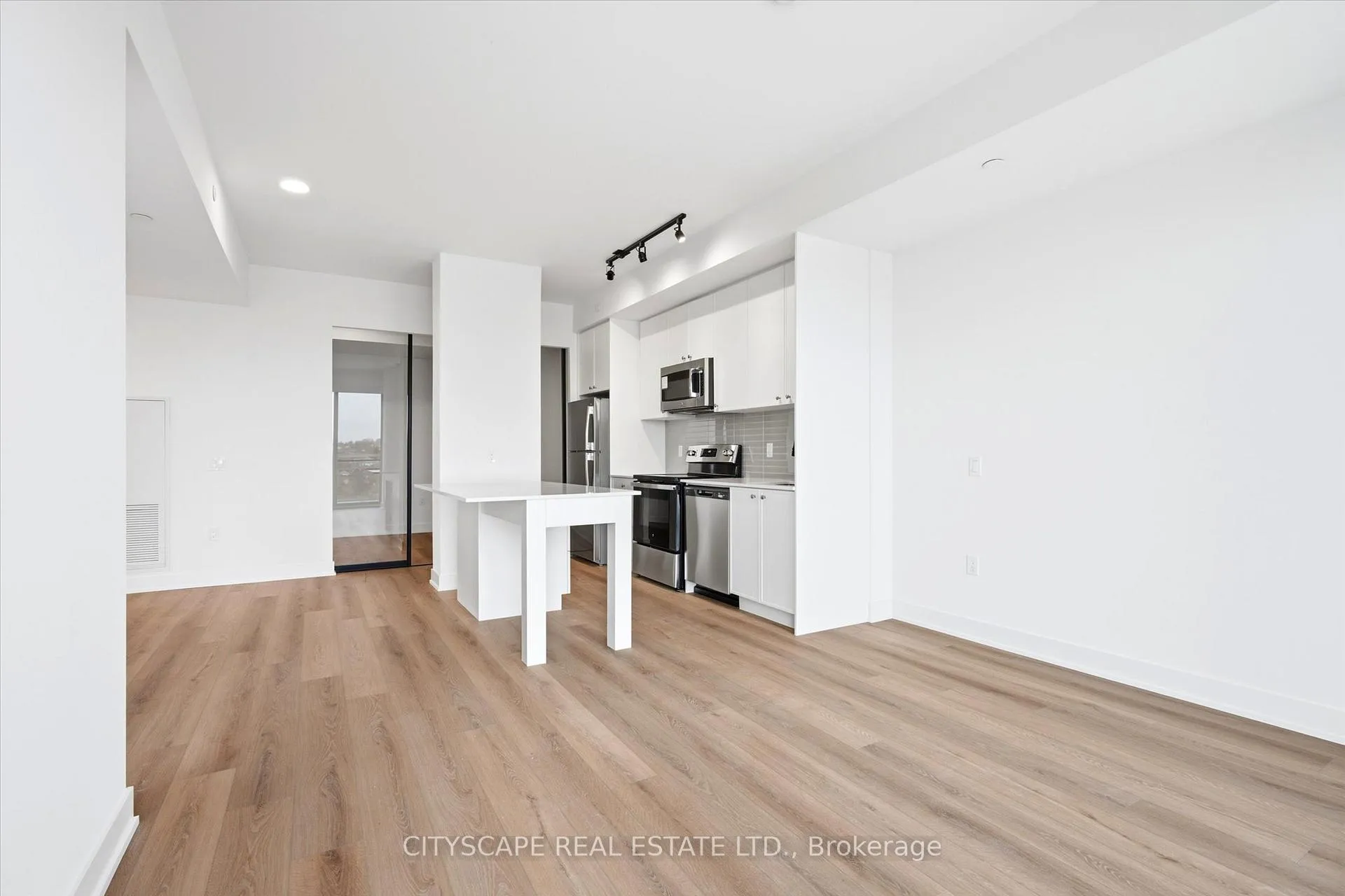 Photo 10 of Unit 701, 758 Dovercourt Road, Toronto, Dovercourt-Wallace Emerson-Junction — HOMEH