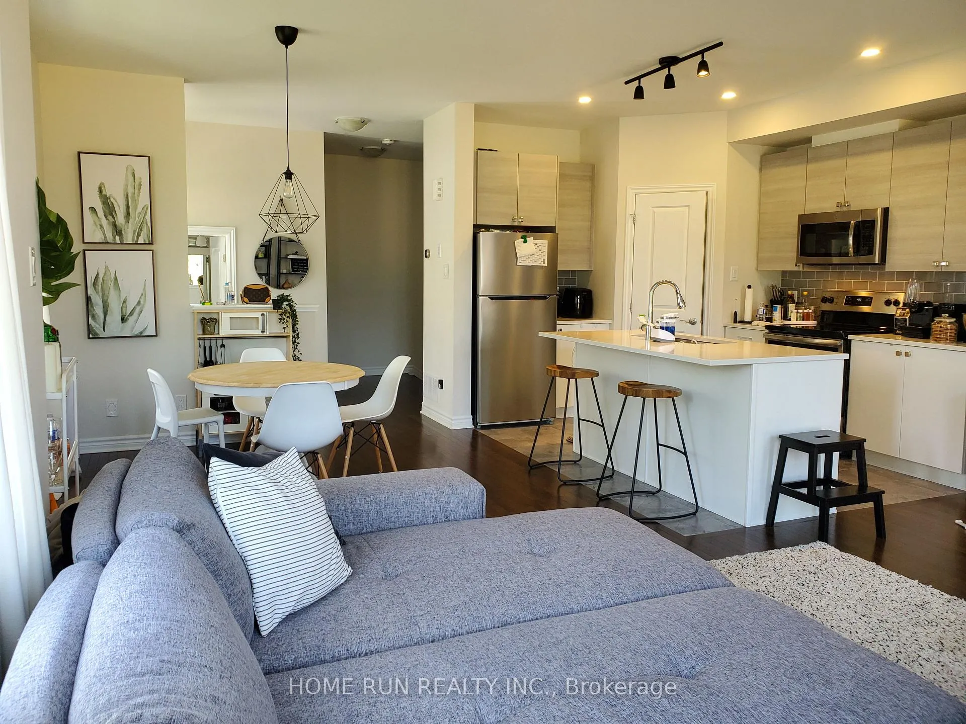 Photo 3 of 1018 Cedar Creek Drive, Ottawa, Blossom Park/Kemp Park/Findlay Creek — HOMEH
