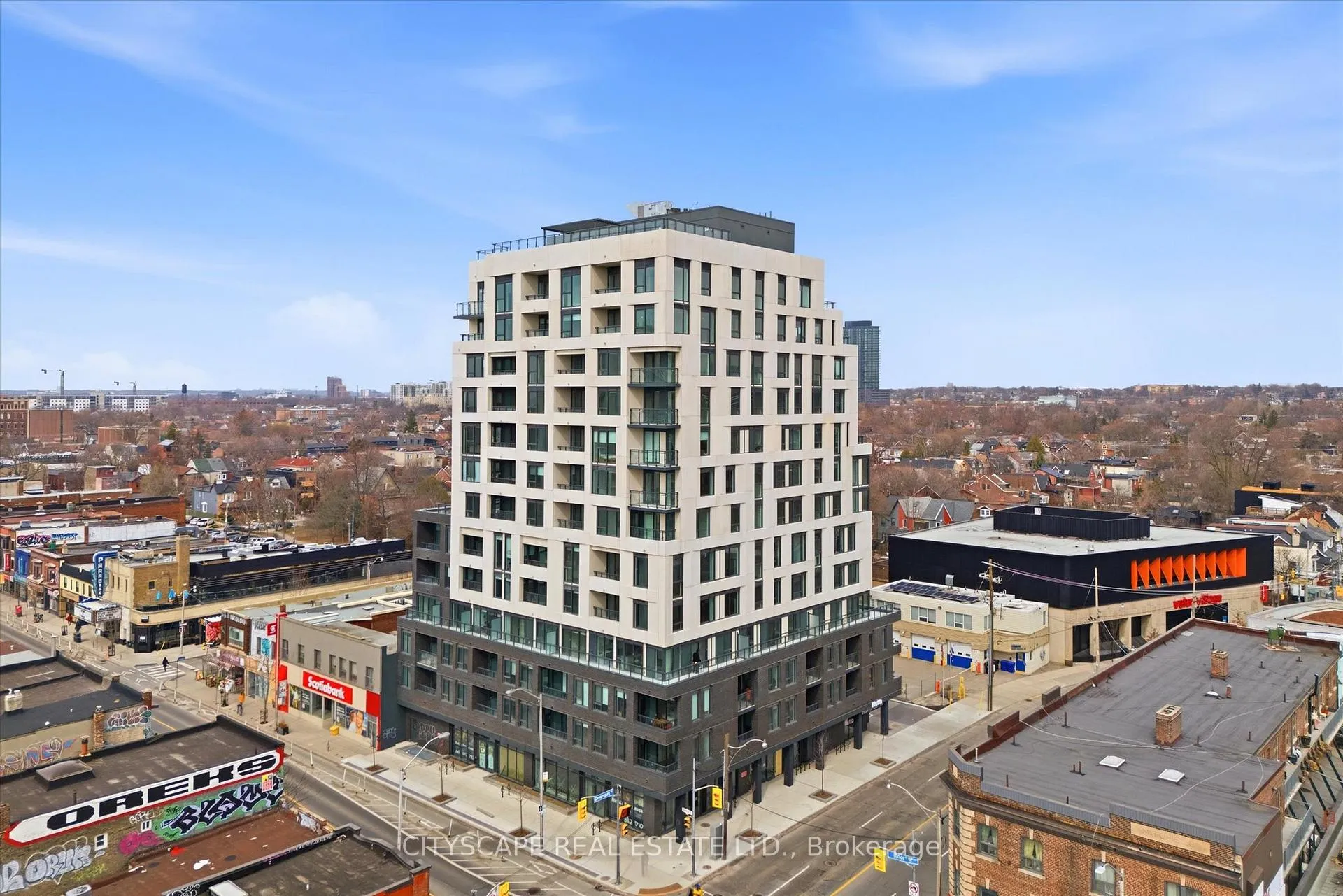 Front of Unit 901, 758 Dovercourt Road