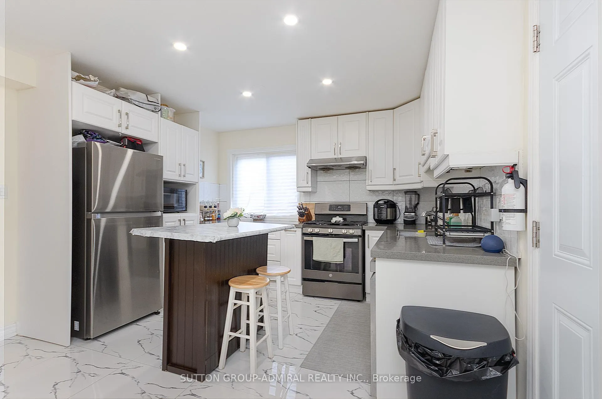 Photo 2 of Unit UPPER, 839 Modlin Road, Pickering, Bay Ridges — HOMEH
