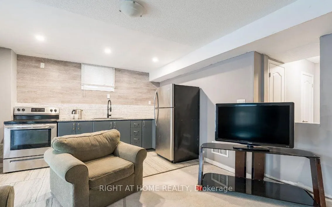 Photo 2 of 1373 Hunter Street, Innisfil, Alcona — HOMEH
