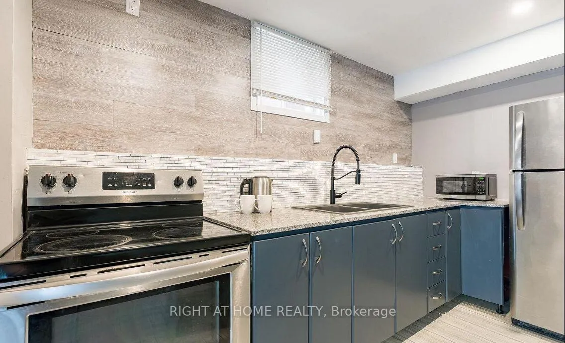 Photo 4 of 1373 Hunter Street, Innisfil, Alcona — HOMEH