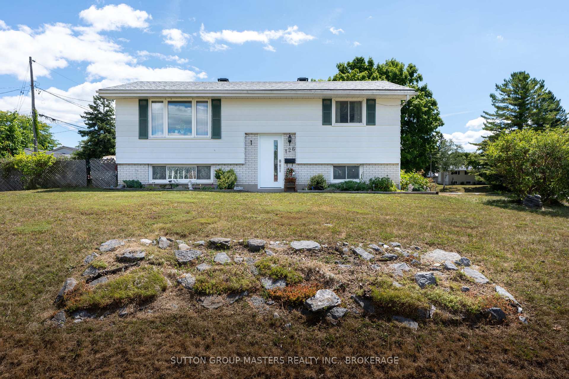 Photo 1 of 126 Chesterfield Drive, Loyalist, Amherstview — HOMEH