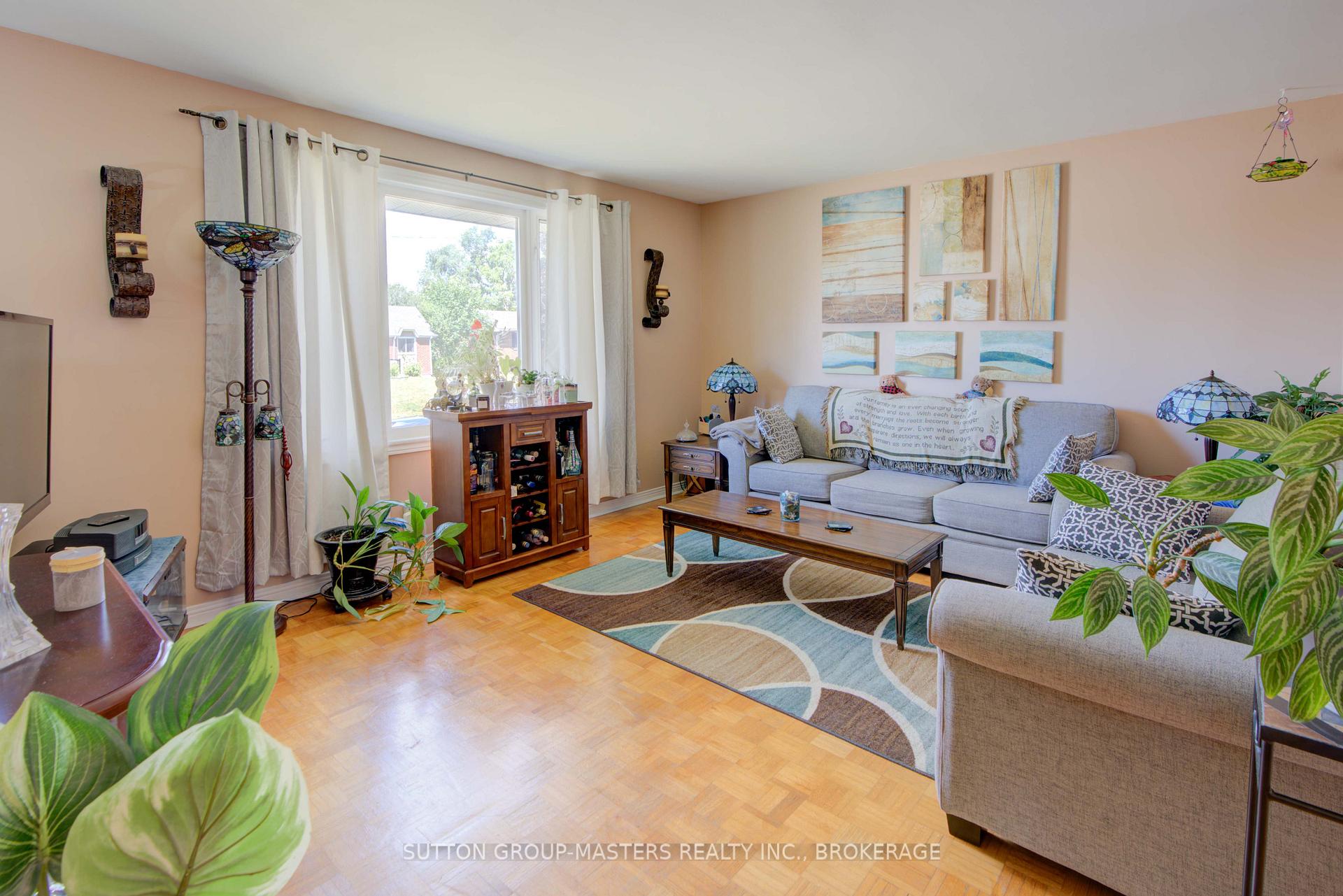 Photo 9 of 126 Chesterfield Drive, Loyalist, Amherstview — HOMEH