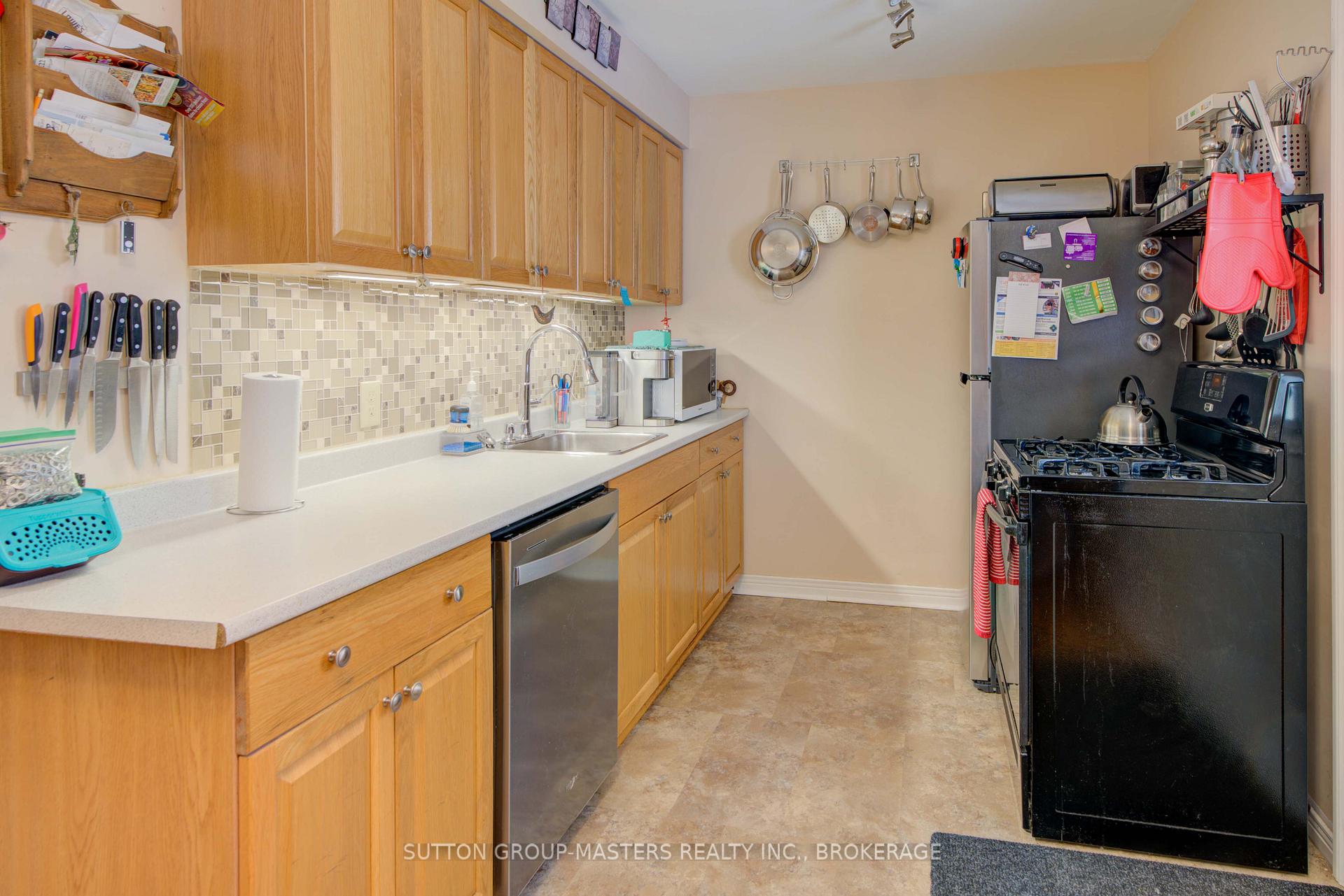 Photo 14 of 126 Chesterfield Drive, Loyalist, Amherstview — HOMEH