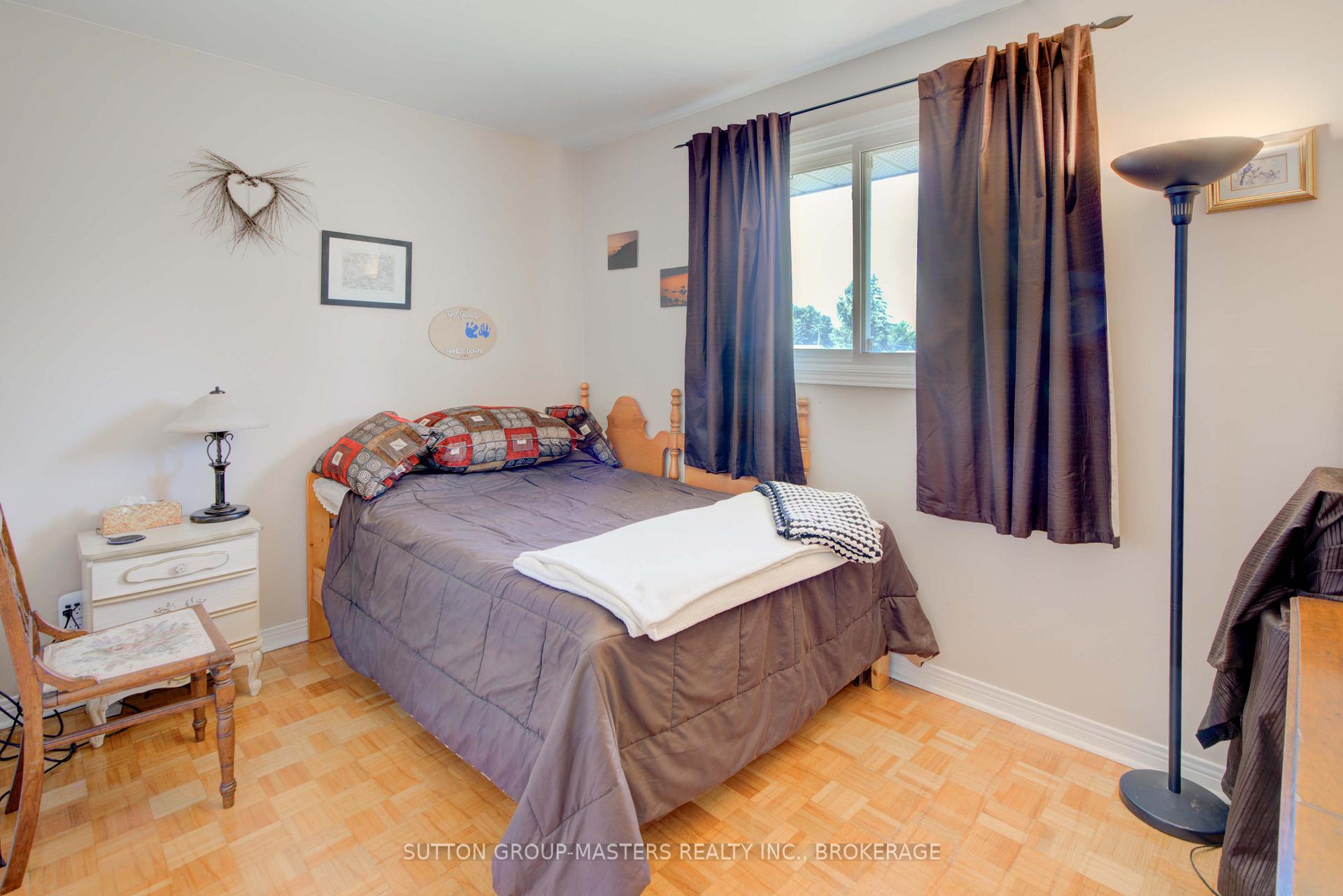 Photo 17 of 126 Chesterfield Drive, Loyalist, Amherstview — HOMEH
