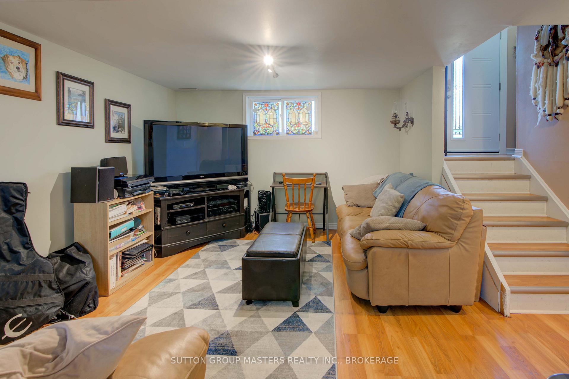Photo 23 of 126 Chesterfield Drive, Loyalist, Amherstview — HOMEH