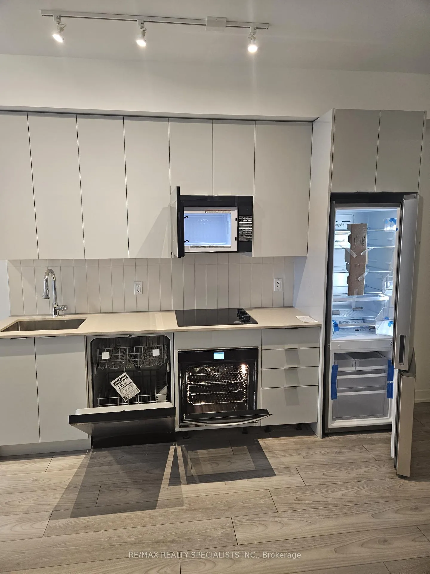 Photo 7 of Unit 2131, 498 Caldari Road, Vaughan, Concord — HOMEH