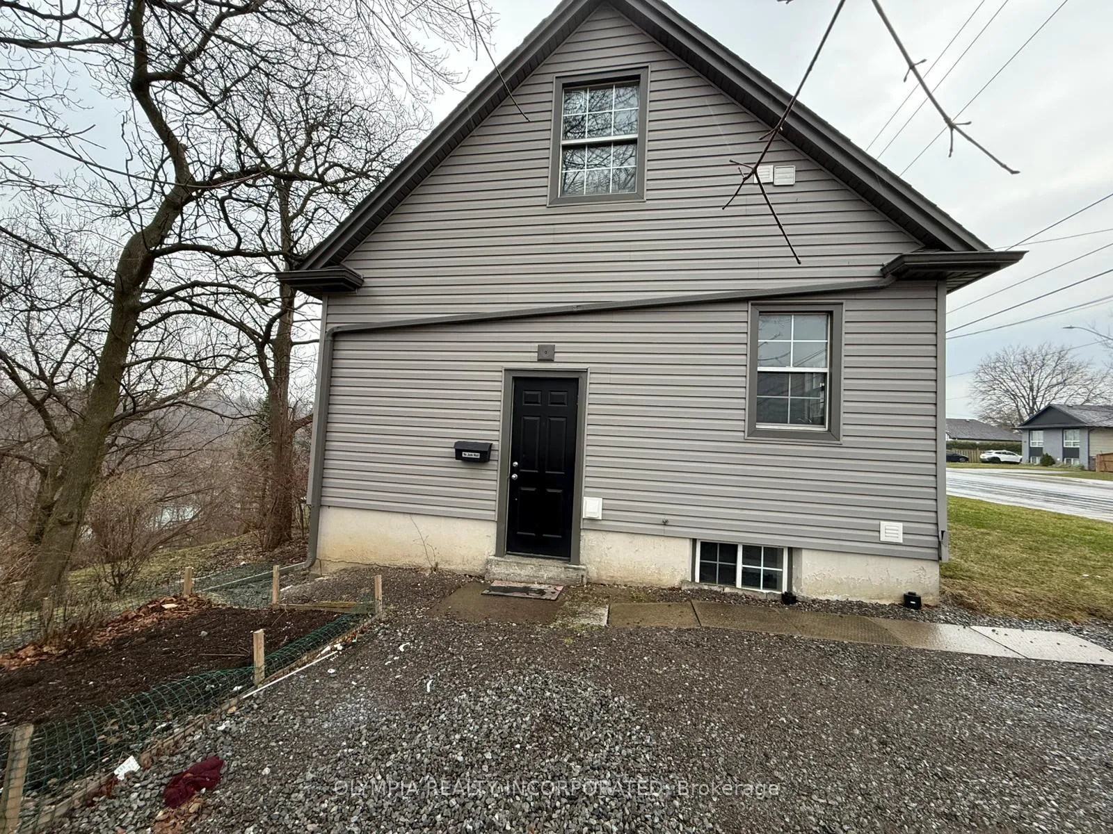 Photo 15 of Unit Upper, 76 Martindale Road, St. Catharines, Grapeview — HOMEH