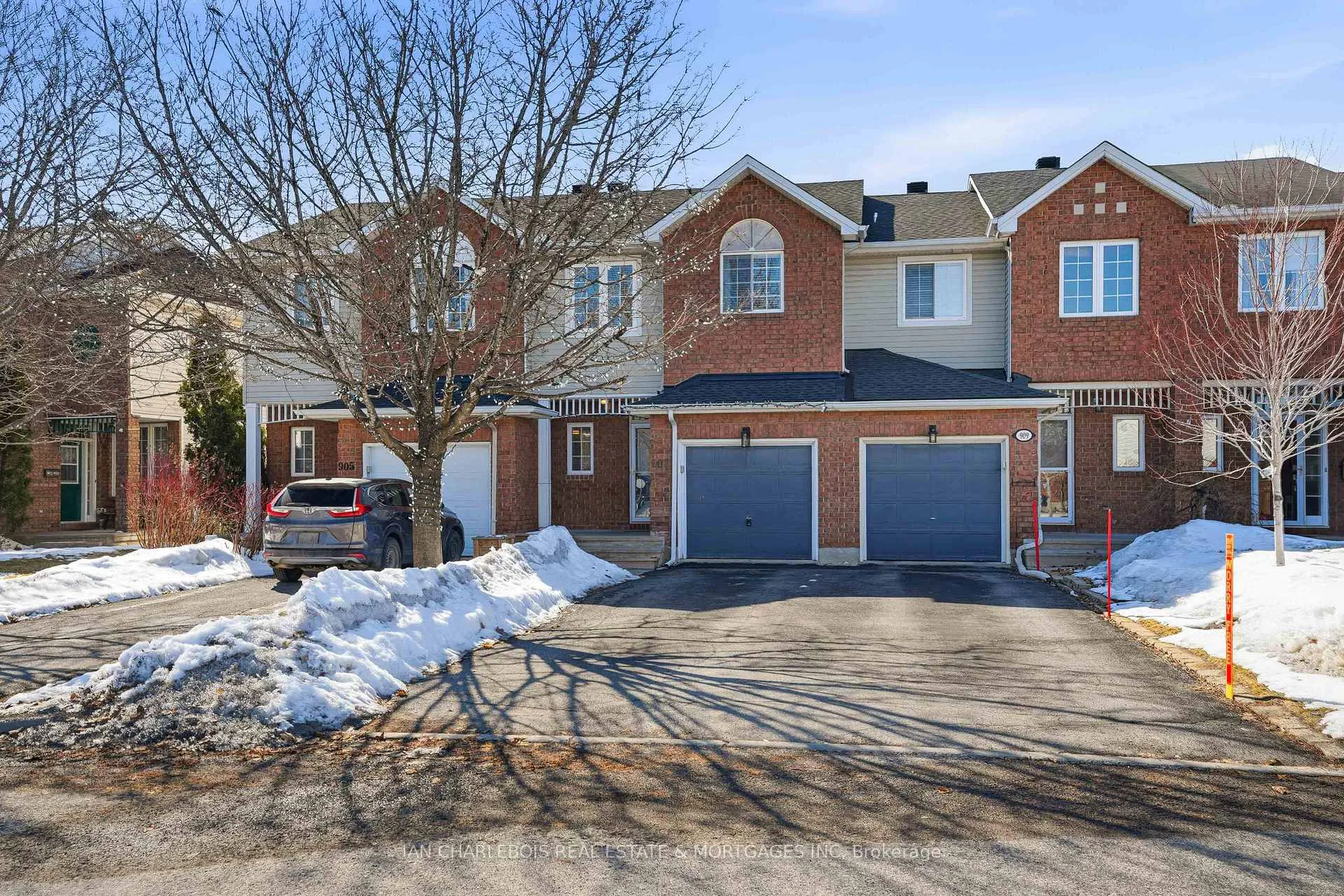 Photo 2 of 907 Markwick Crescent, Ottawa, Notting Hill/Summerside — HOMEH