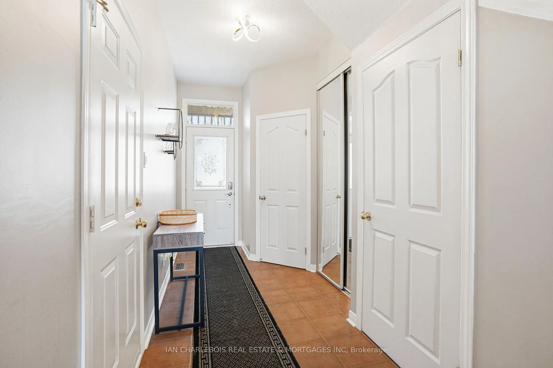Photo 3 of 907 Markwick Crescent, Ottawa, Notting Hill/Summerside — HOMEH