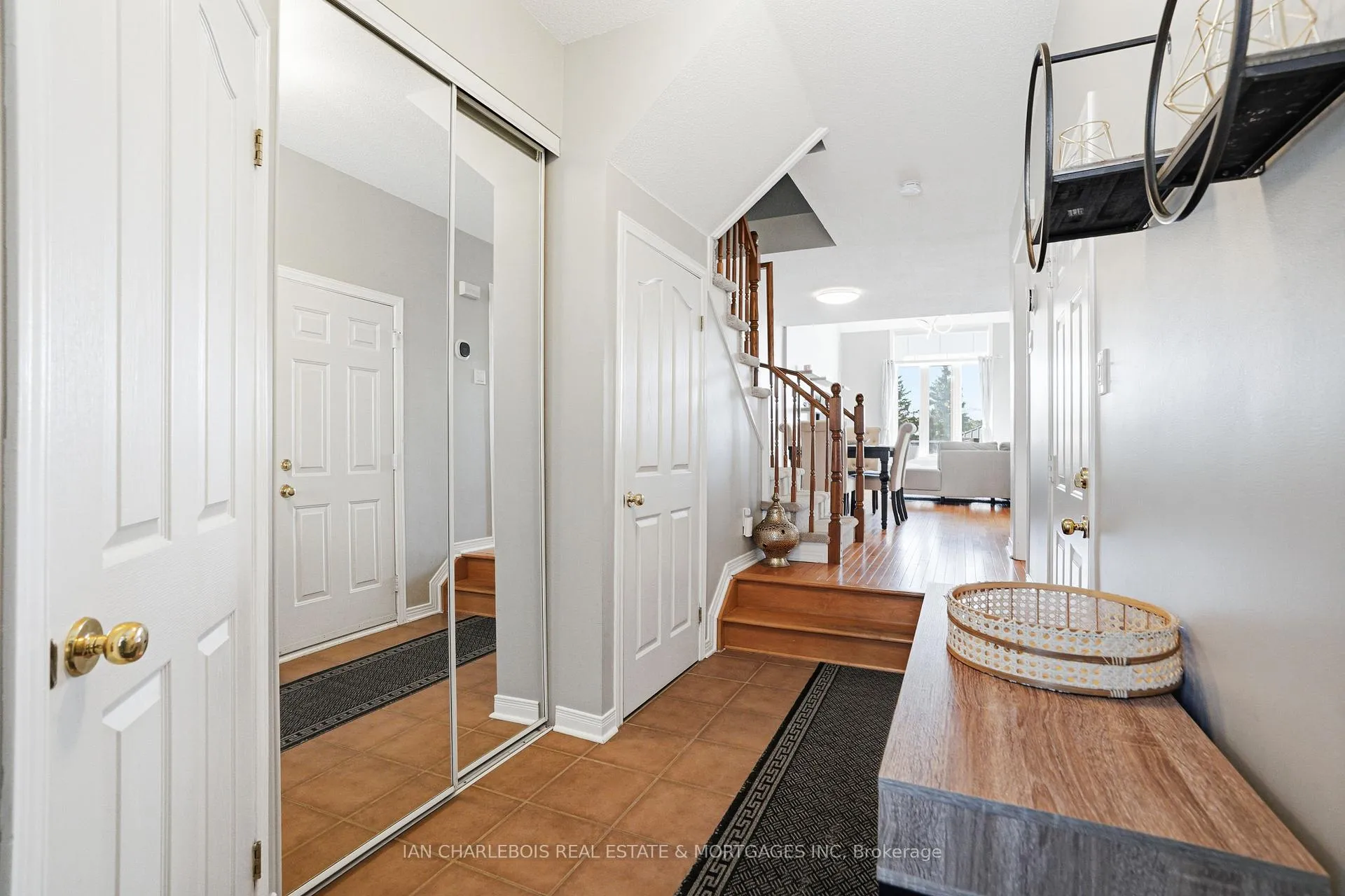 Photo 4 of 907 Markwick Crescent, Ottawa, Notting Hill/Summerside — HOMEH