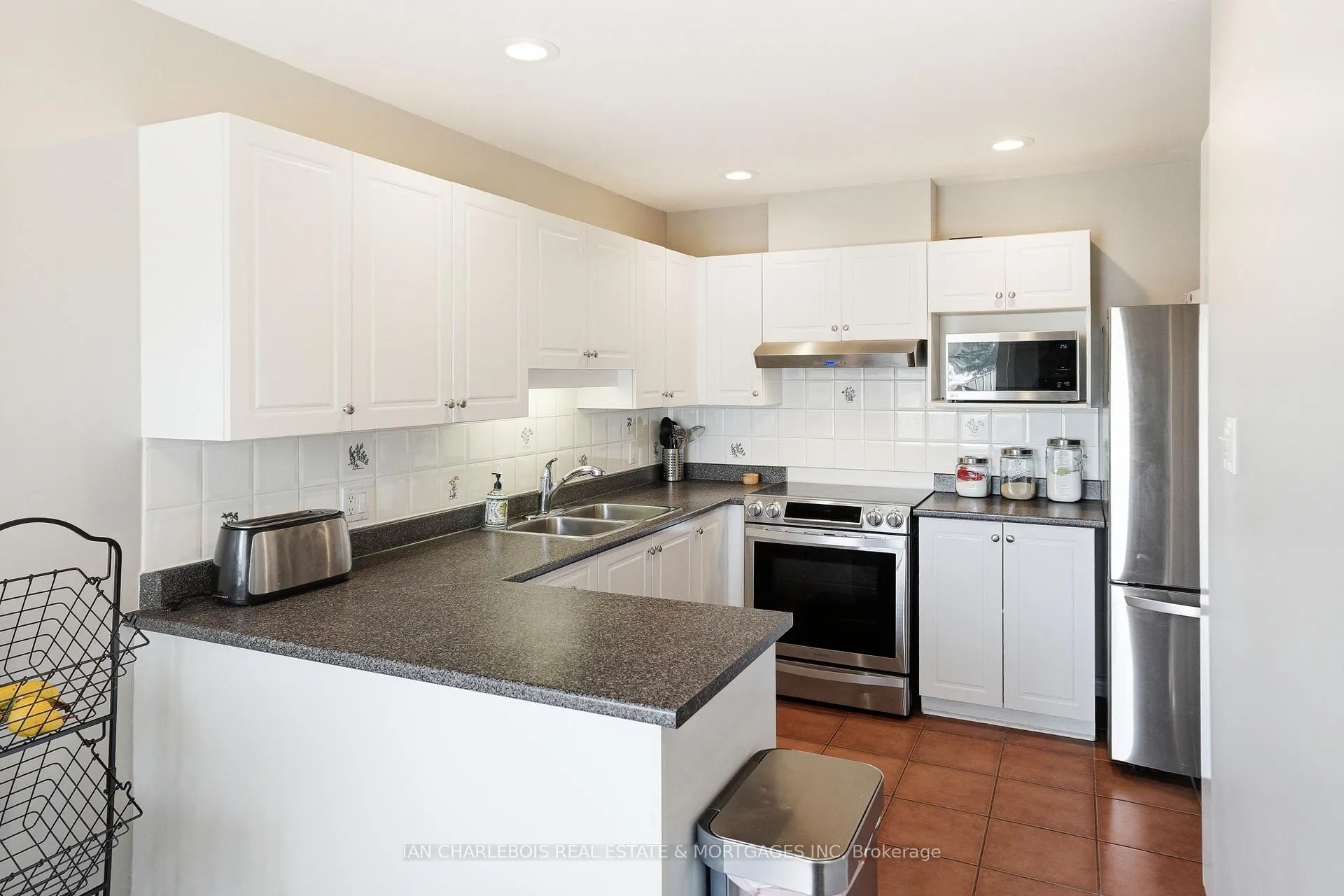 Photo 8 of 907 Markwick Crescent, Ottawa, Notting Hill/Summerside — HOMEH