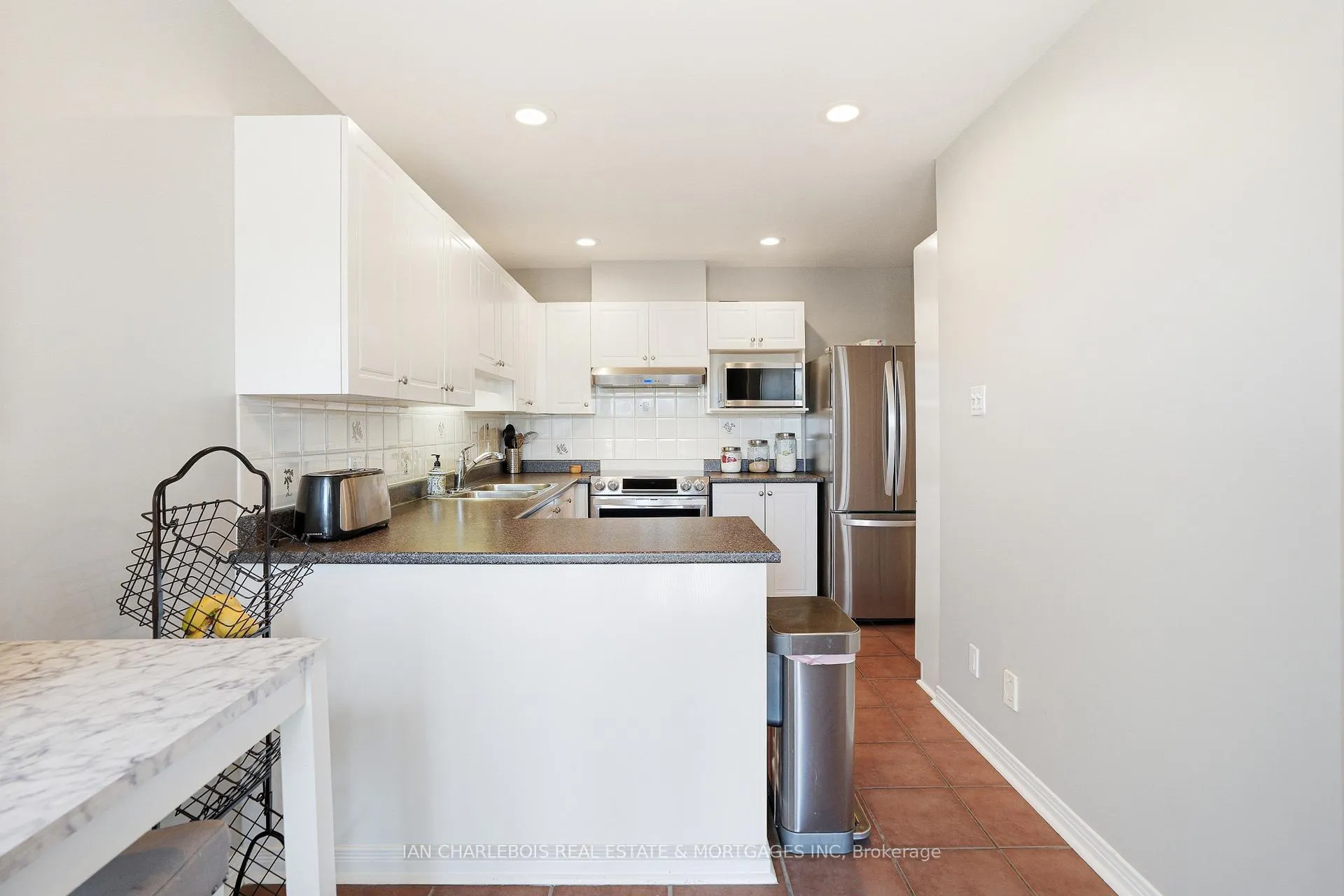 Photo 10 of 907 Markwick Crescent, Ottawa, Notting Hill/Summerside — HOMEH