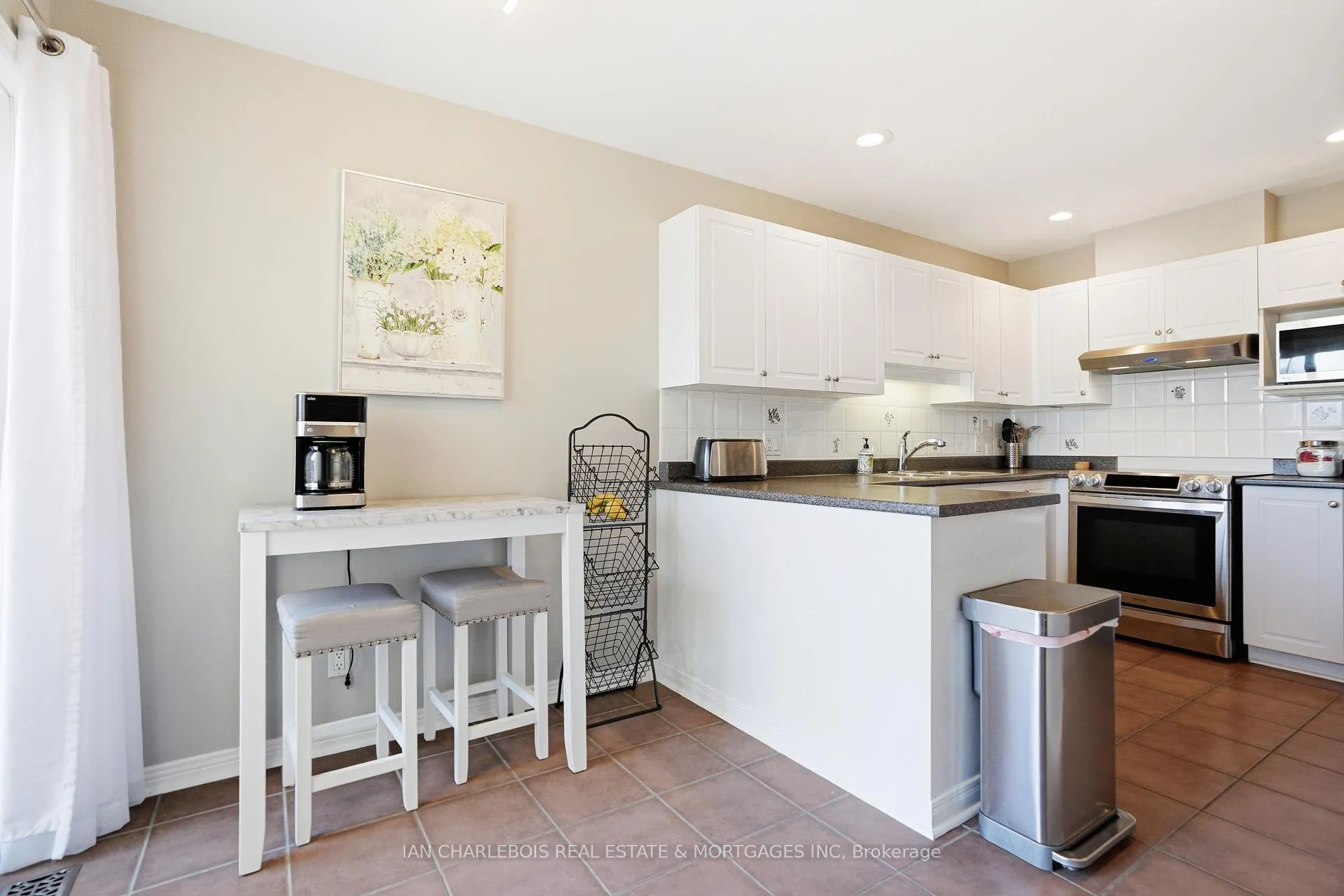 Photo 11 of 907 Markwick Crescent, Ottawa, Notting Hill/Summerside — HOMEH