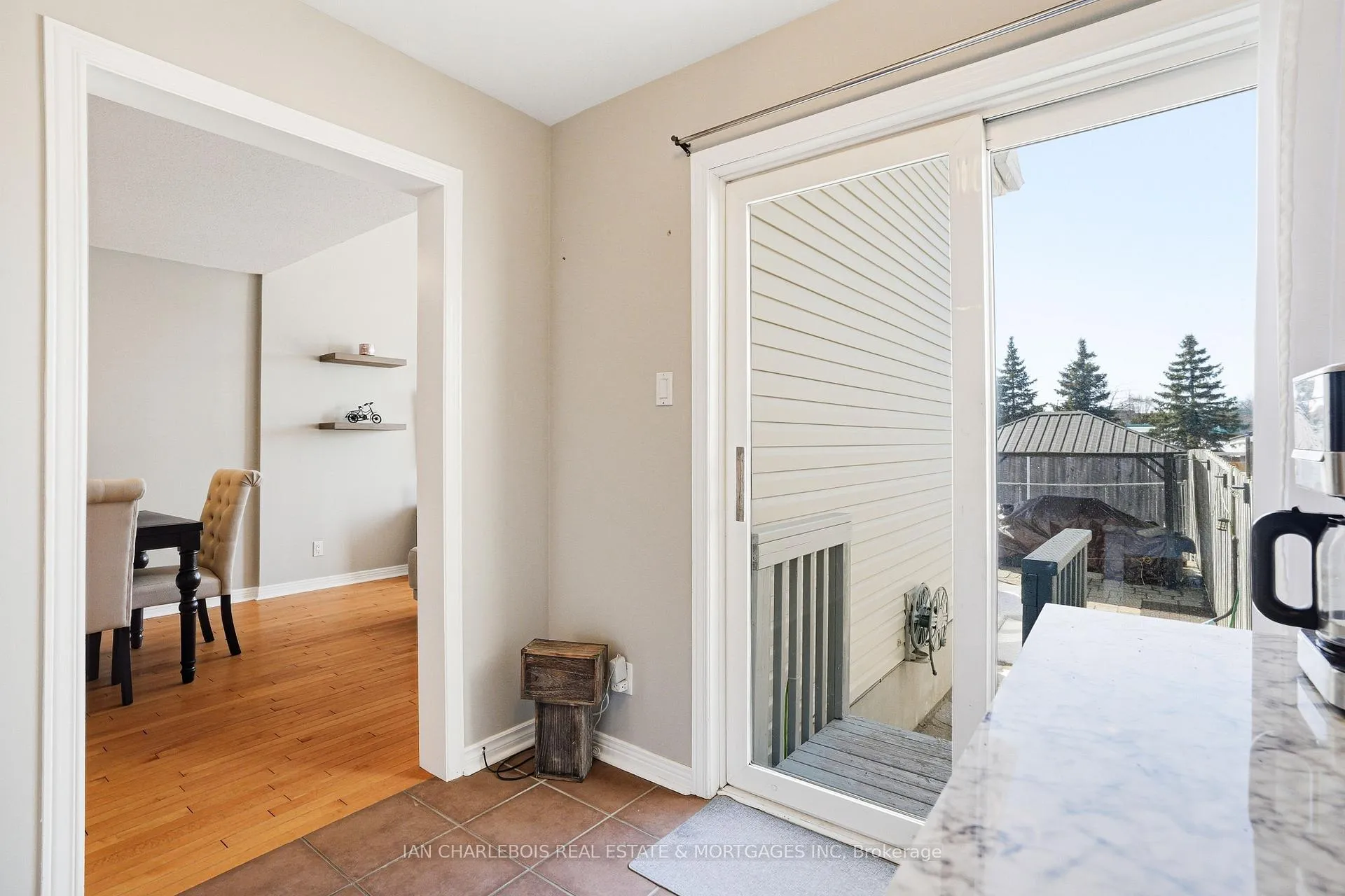 Photo 12 of 907 Markwick Crescent, Ottawa, Notting Hill/Summerside — HOMEH