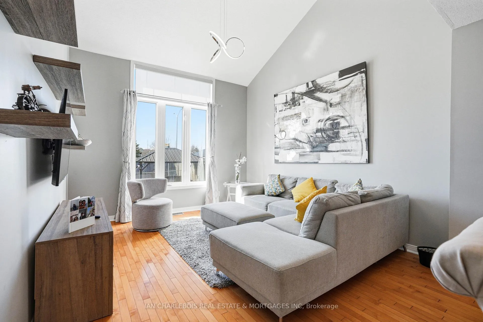 Photo 14 of 907 Markwick Crescent, Ottawa, Notting Hill/Summerside — HOMEH