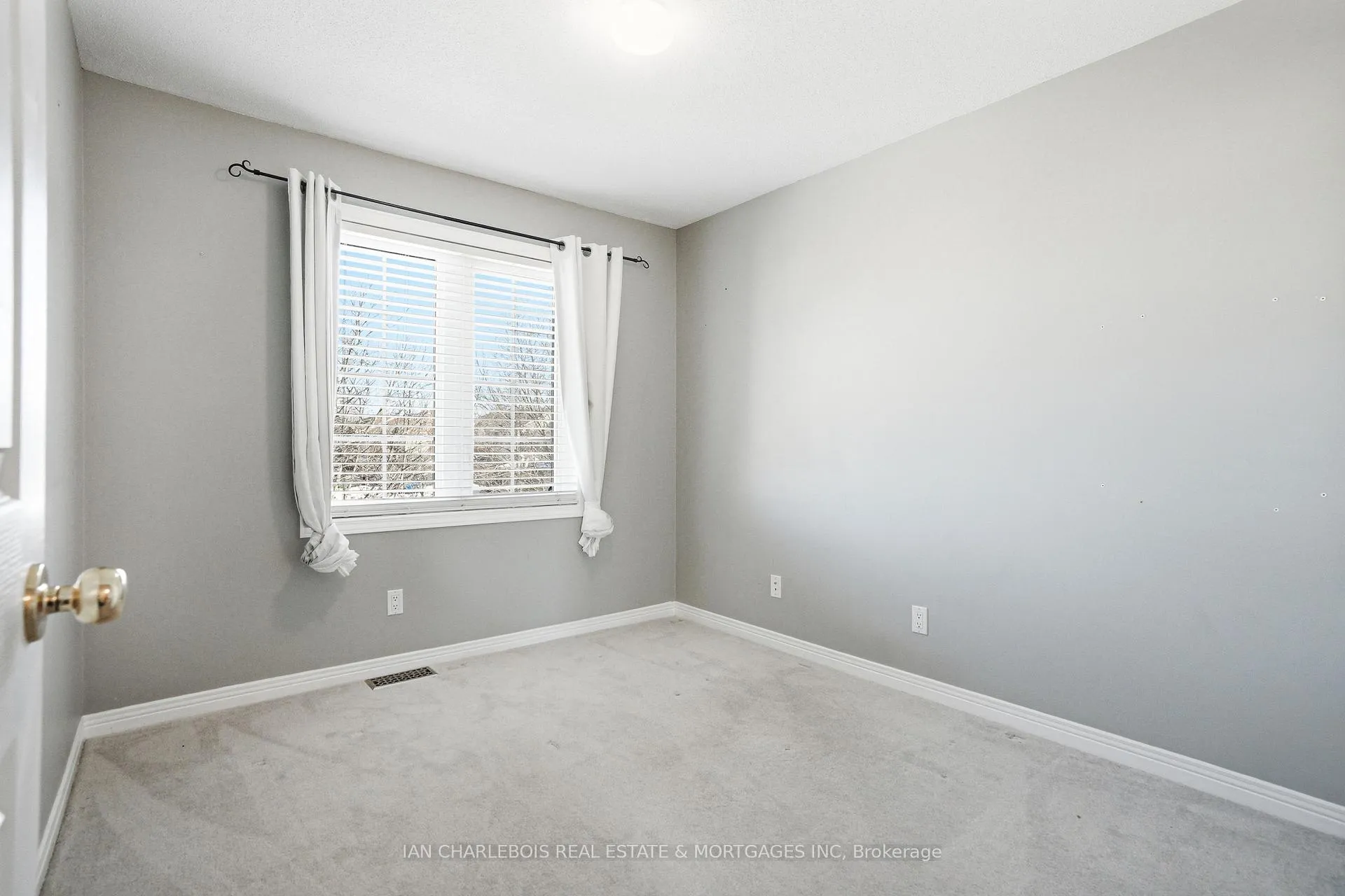 Photo 25 of 907 Markwick Crescent, Ottawa, Notting Hill/Summerside — HOMEH