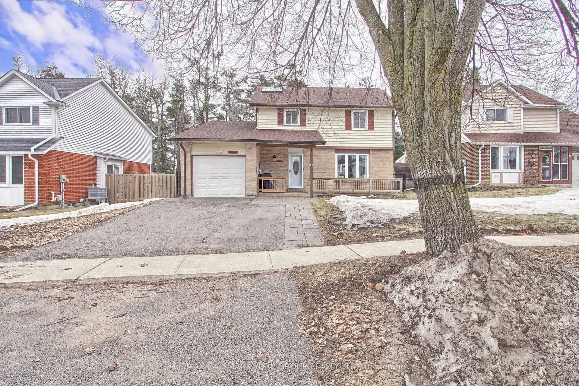 Photo 2 of 11 Shelley Lane, Barrie, Letitia Heights — HOMEH