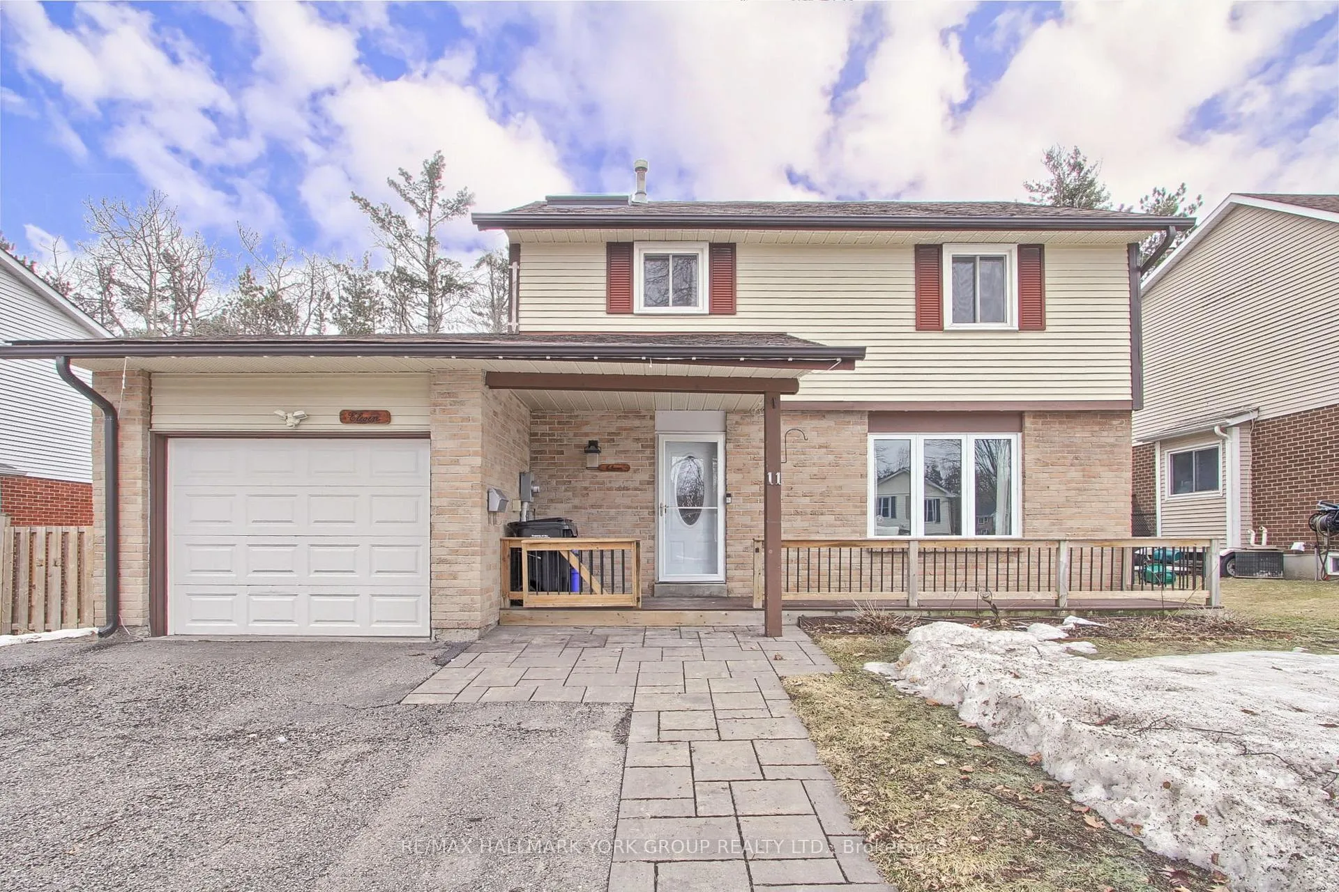 Photo 3 of 11 Shelley Lane, Barrie, Letitia Heights — HOMEH