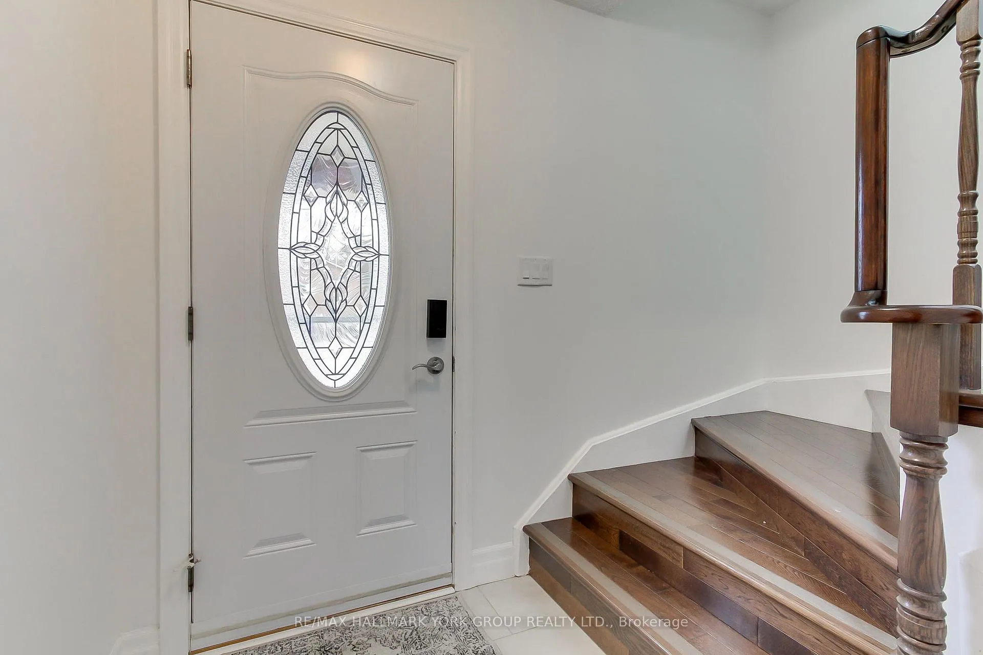 Photo 5 of 11 Shelley Lane, Barrie, Letitia Heights — HOMEH