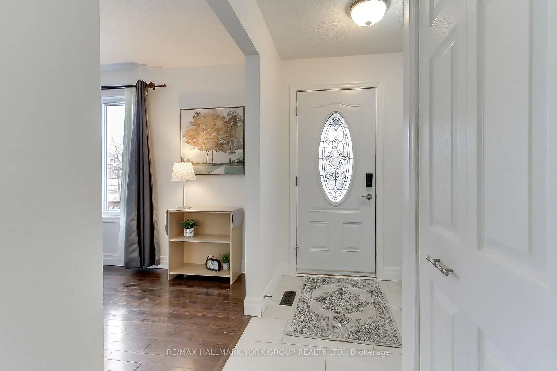Photo 6 of 11 Shelley Lane, Barrie, Letitia Heights — HOMEH