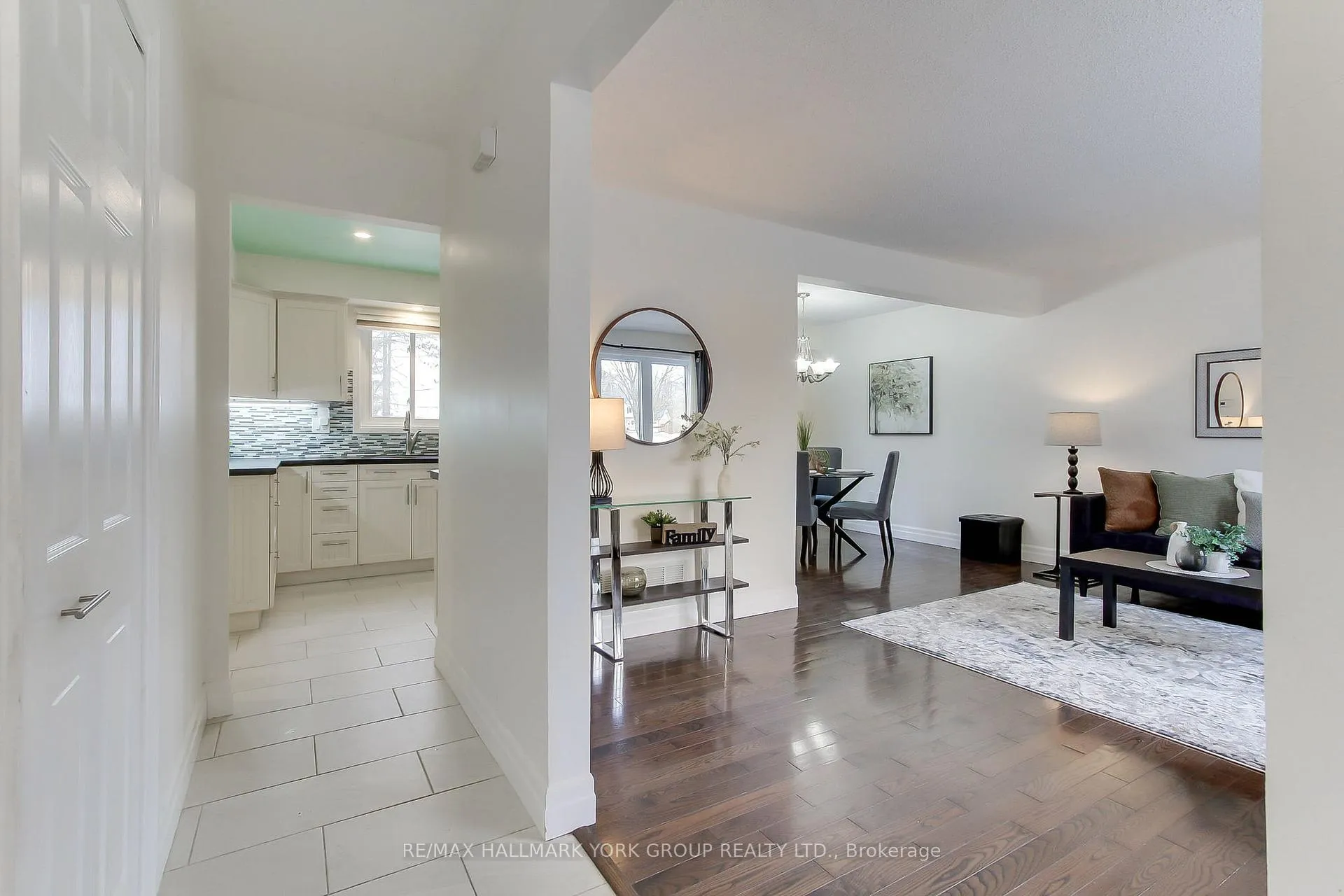 Photo 7 of 11 Shelley Lane, Barrie, Letitia Heights — HOMEH