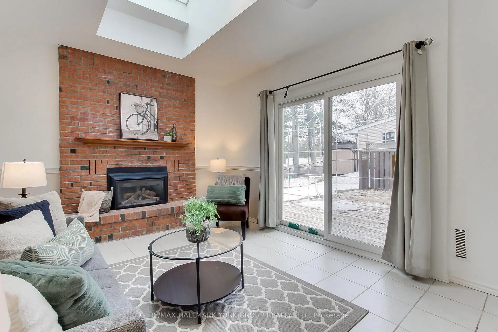Photo 21 of 11 Shelley Lane, Barrie, Letitia Heights — HOMEH