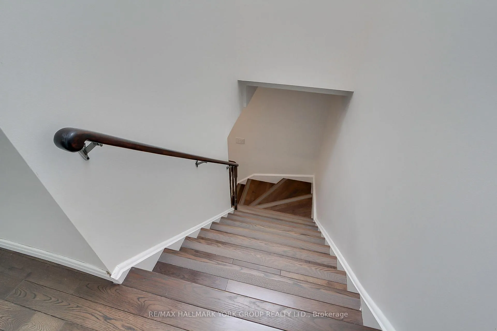 Photo 25 of 11 Shelley Lane, Barrie, Letitia Heights — HOMEH