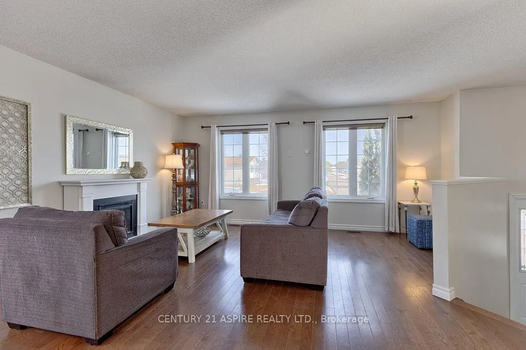 Photo 6 of 32 Highland Park Drive, Petawawa — HOMEH