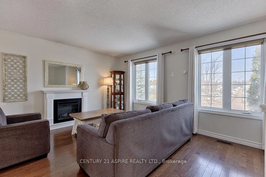 Photo 7 of 32 Highland Park Drive, Petawawa — HOMEH