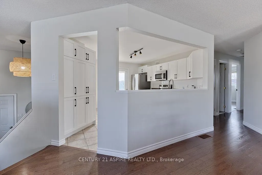 Photo 11 of 32 Highland Park Drive, Petawawa — HOMEH