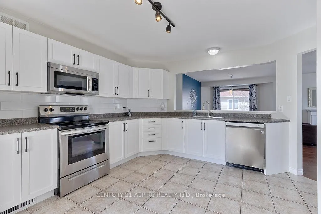 Photo 14 of 32 Highland Park Drive, Petawawa — HOMEH