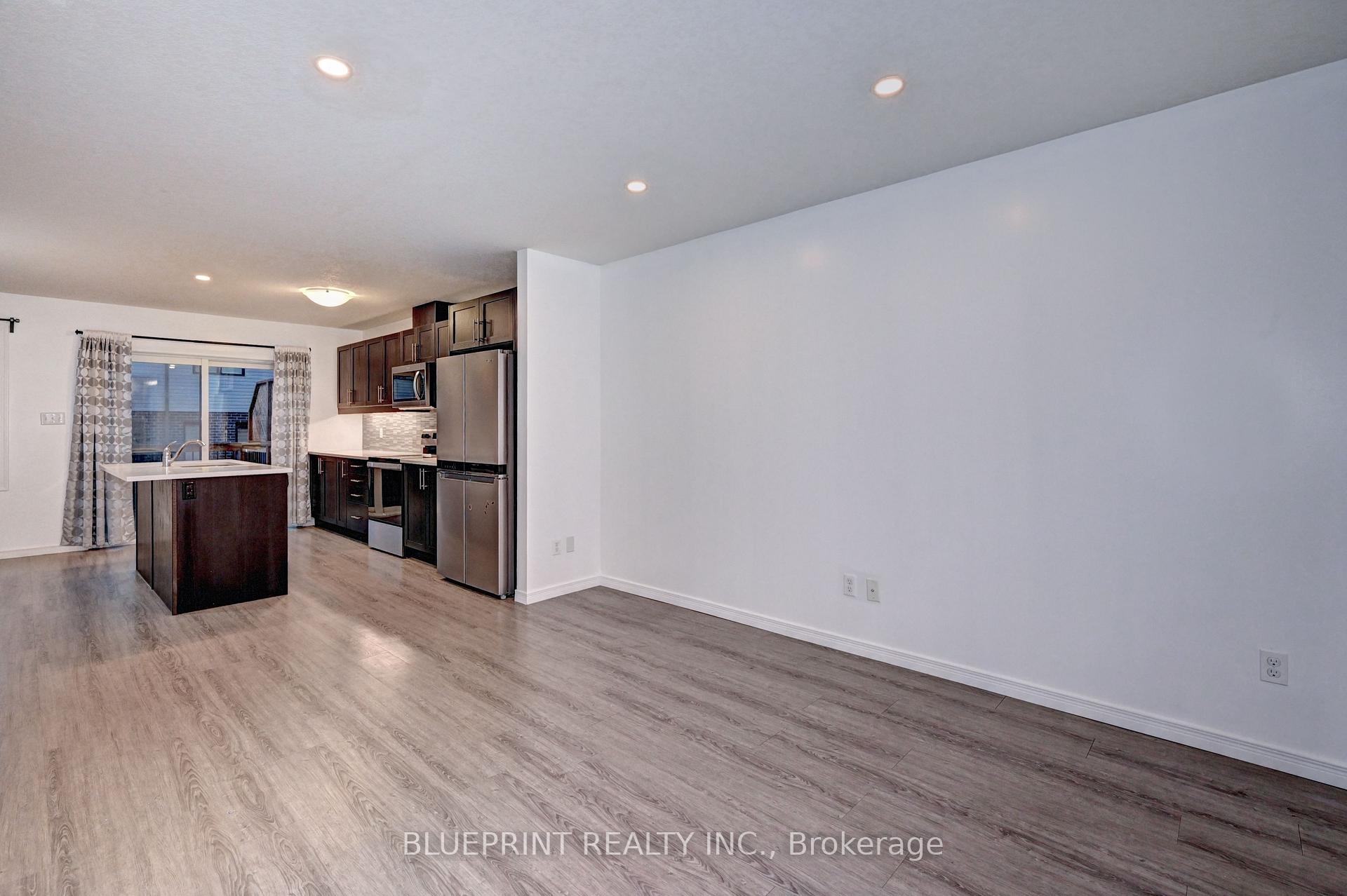 Photo 5 of 106 Woodedge Circle, Kitchener — HOMEH