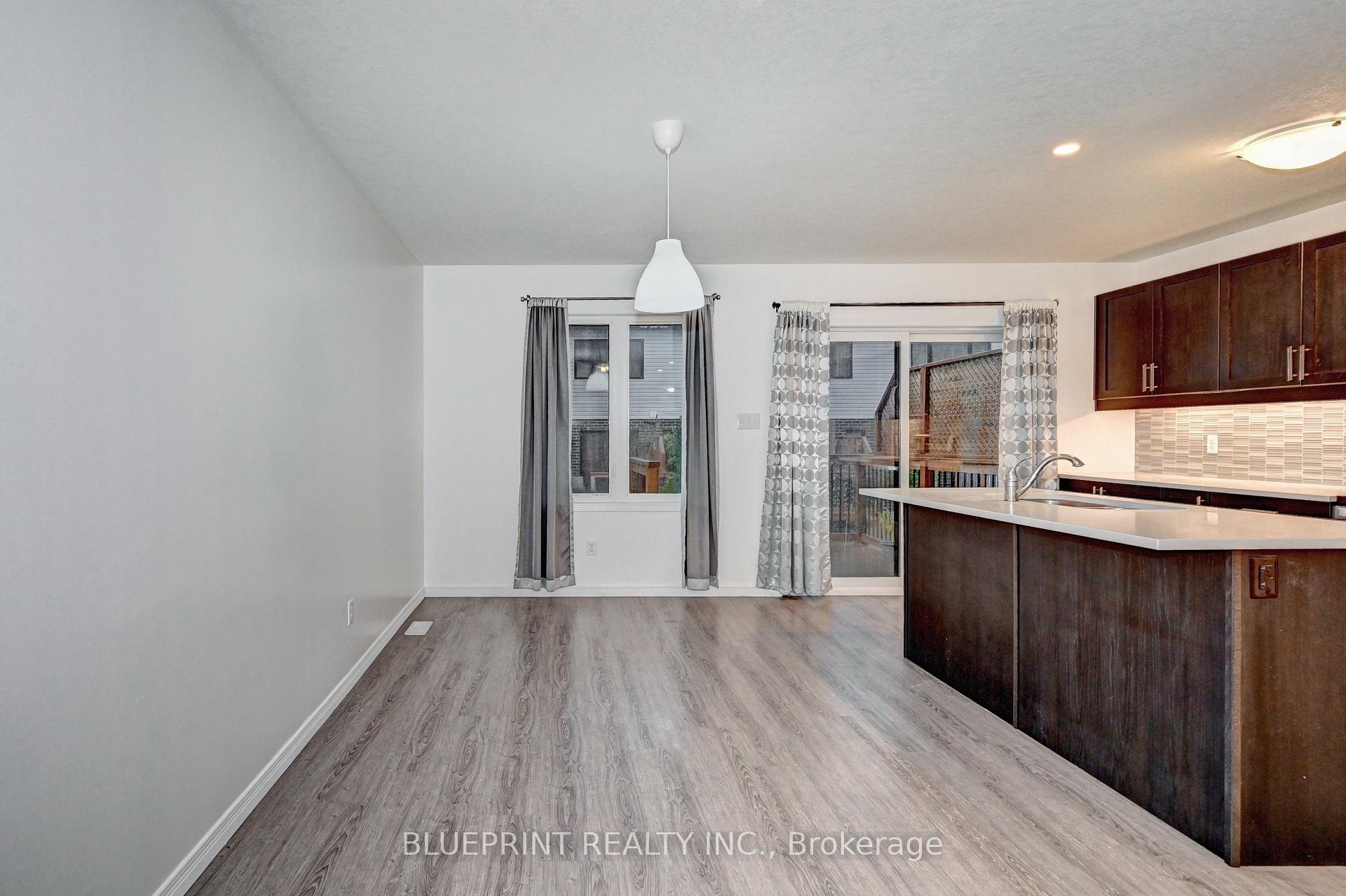 Photo 7 of 106 Woodedge Circle, Kitchener — HOMEH