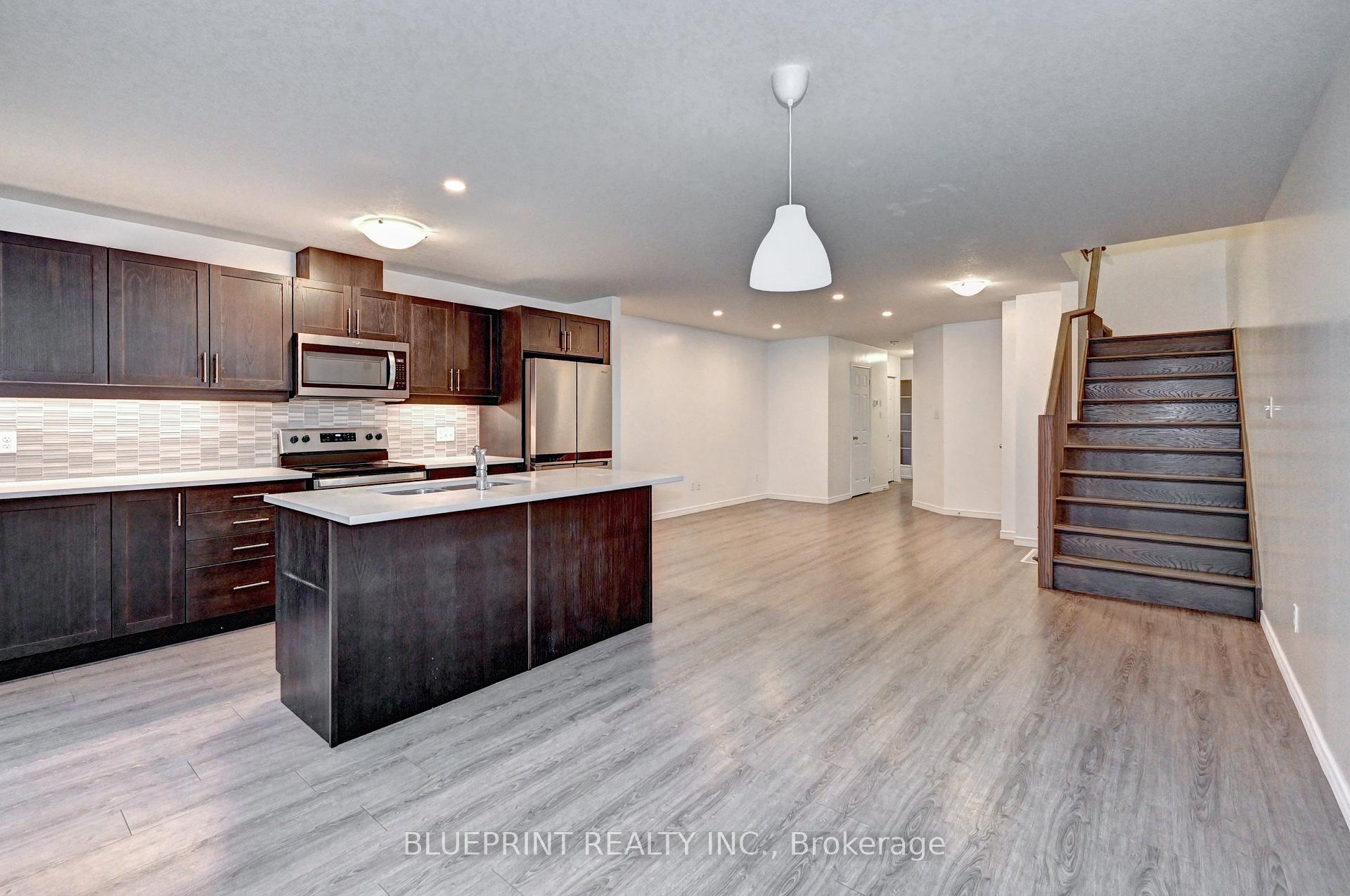 Photo 9 of 106 Woodedge Circle, Kitchener — HOMEH
