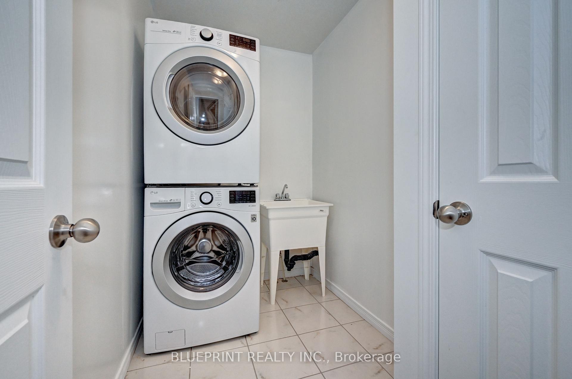 Photo 10 of 106 Woodedge Circle, Kitchener — HOMEH