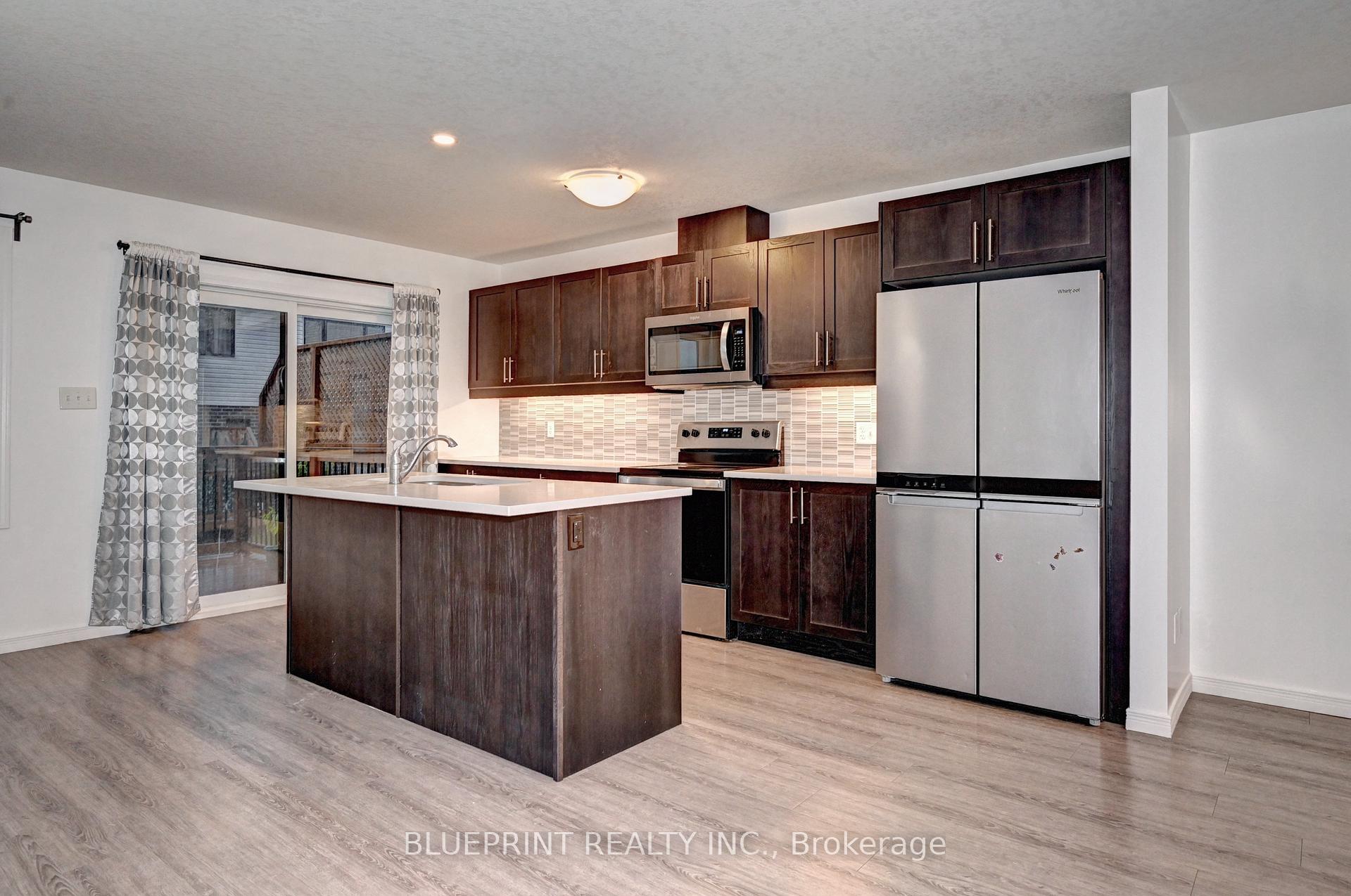 Photo 11 of 106 Woodedge Circle, Kitchener — HOMEH
