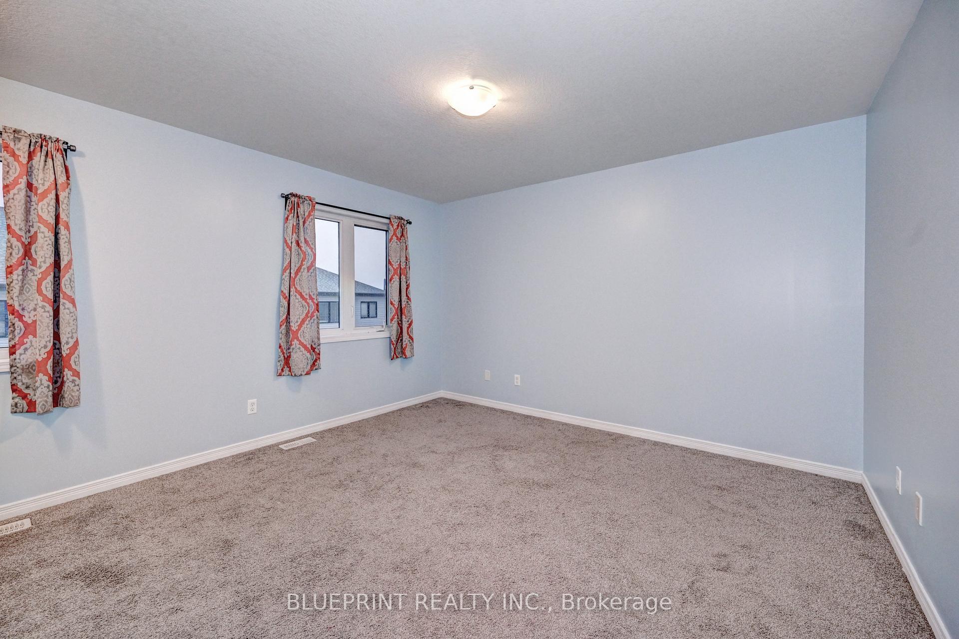 Photo 19 of 106 Woodedge Circle, Kitchener — HOMEH