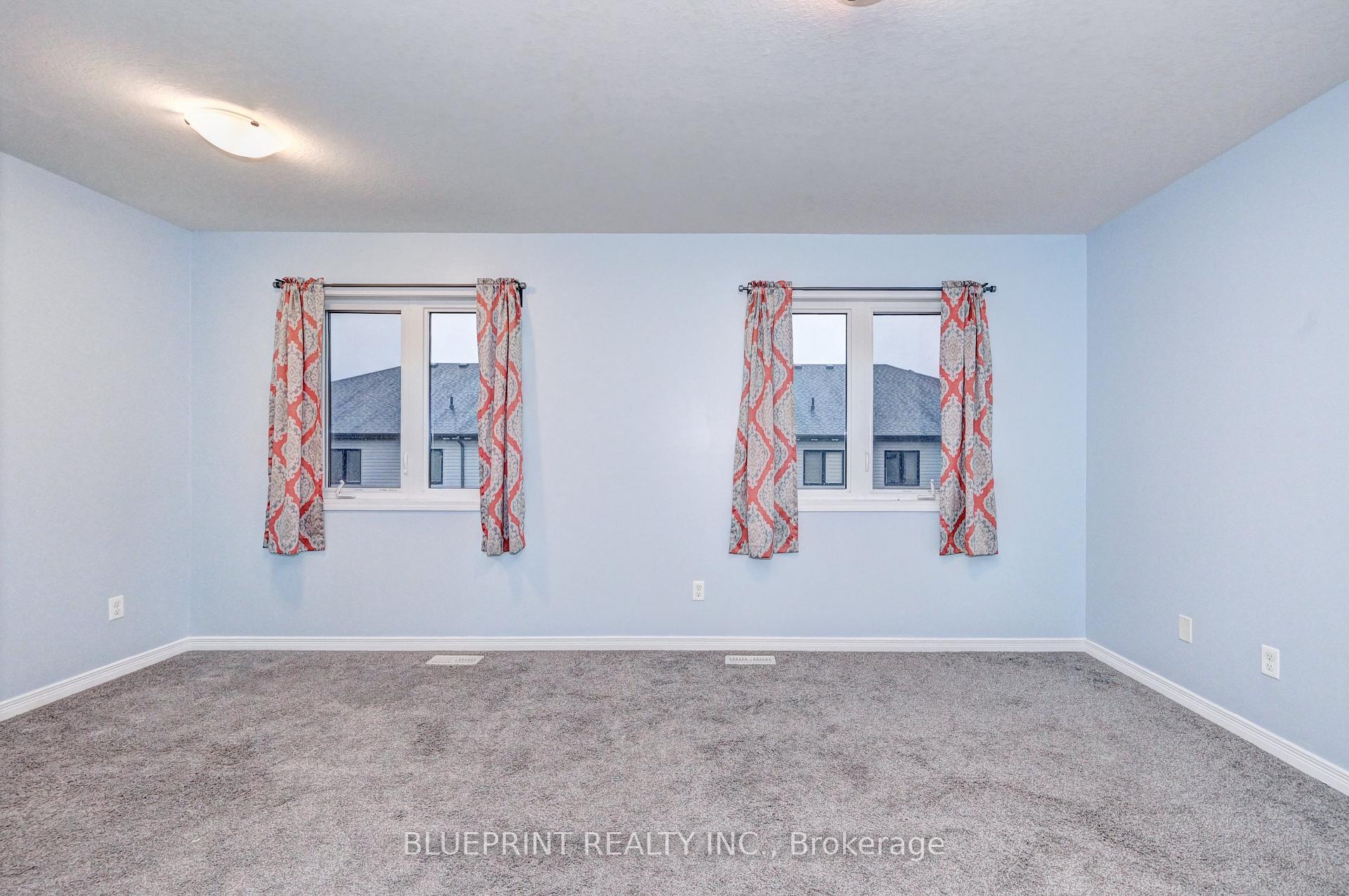 Photo 20 of 106 Woodedge Circle, Kitchener — HOMEH