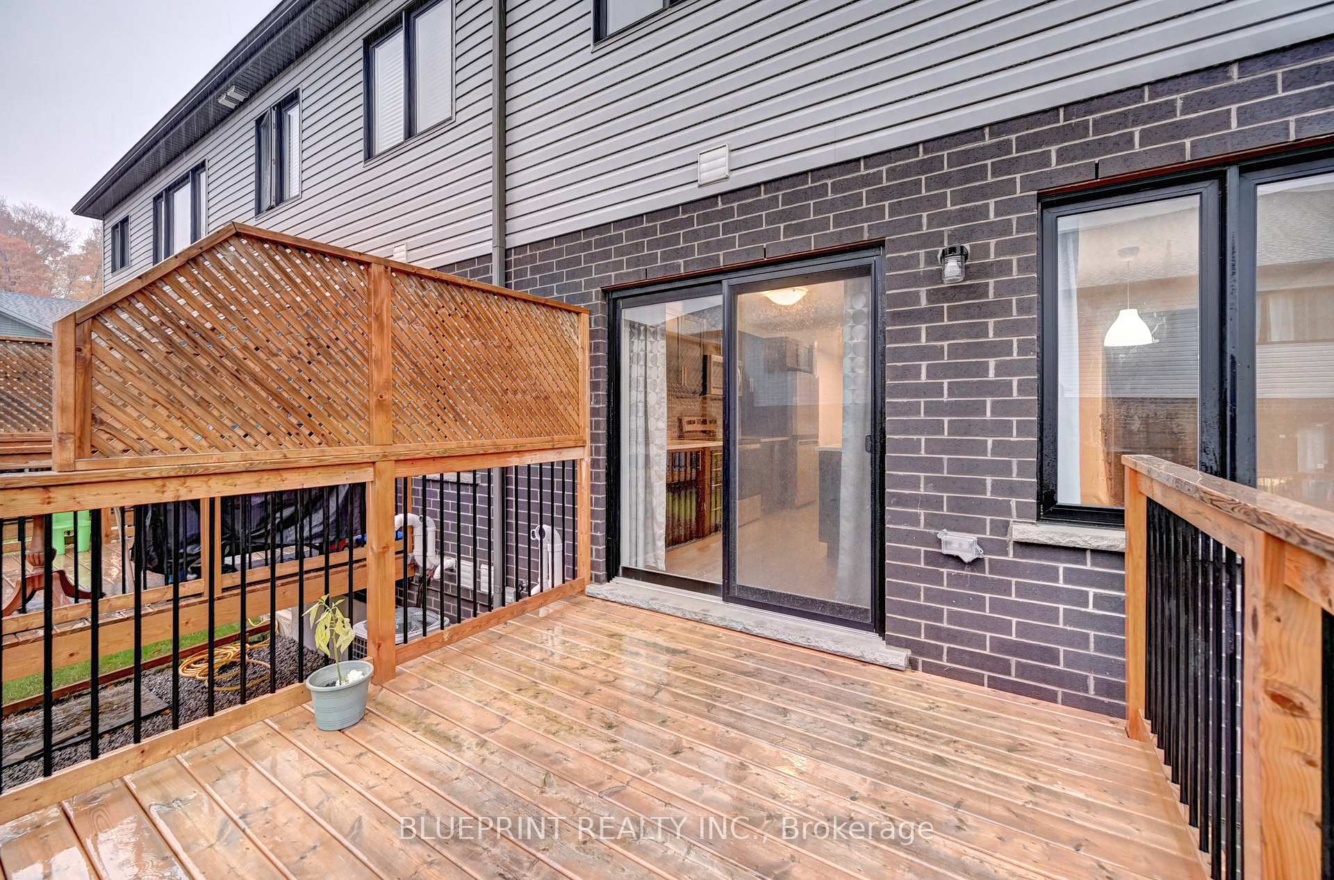Photo 33 of 106 Woodedge Circle, Kitchener — HOMEH