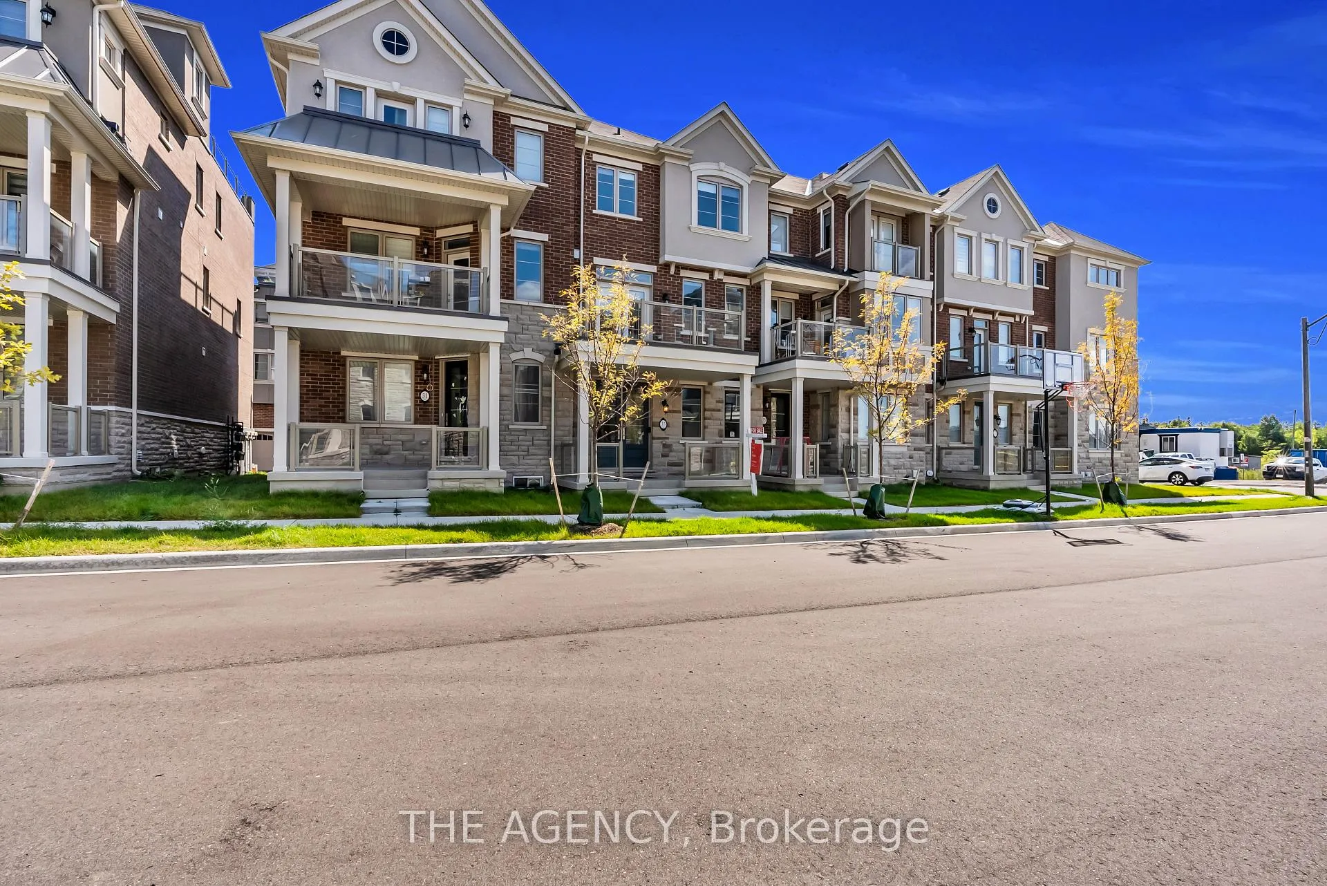 Photo 4 of 33 Bruce Boyd Drive, Markham, Cornell — HOMEH