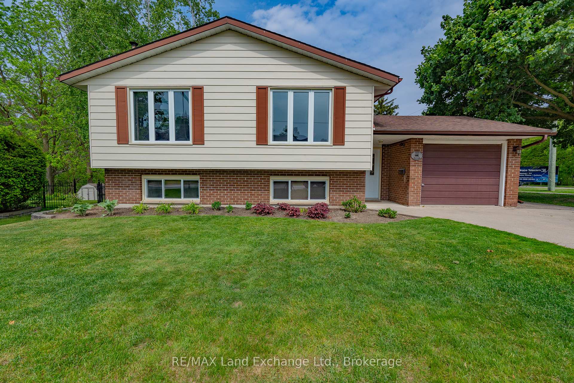 Photo 1 of 970 William Street, Kincardine — HOMEH