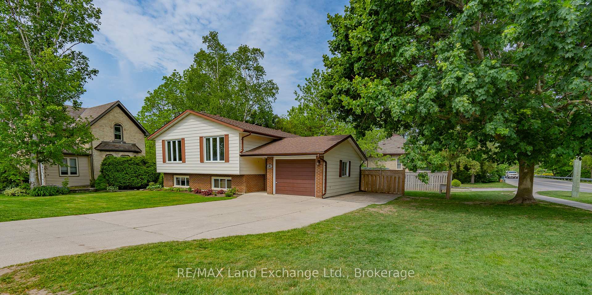 Photo 3 of 970 William Street, Kincardine — HOMEH
