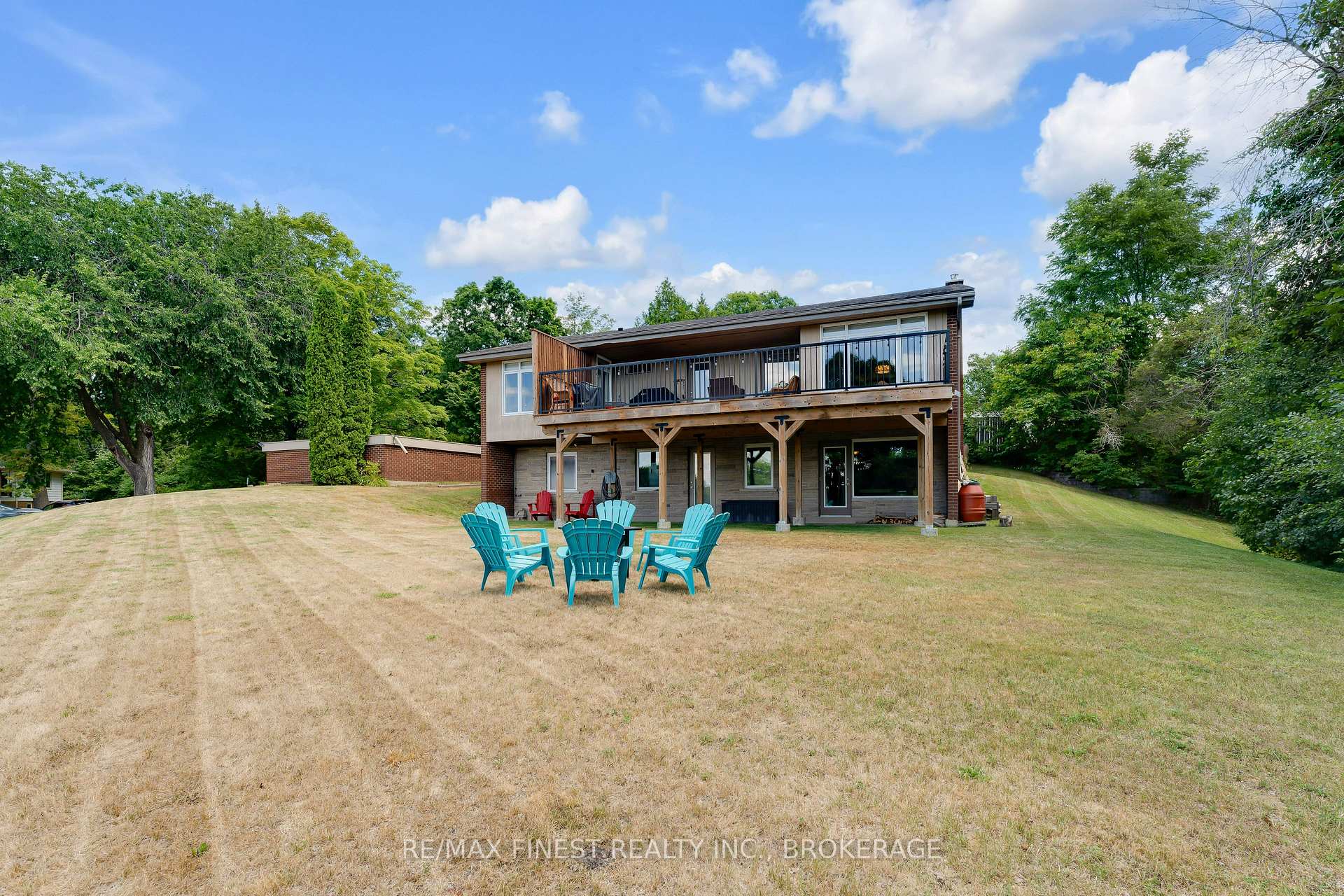 Photo 1 of 26 Brooklands Park Avenue, Loyalist, Lennox and Addington - South — HOMEH