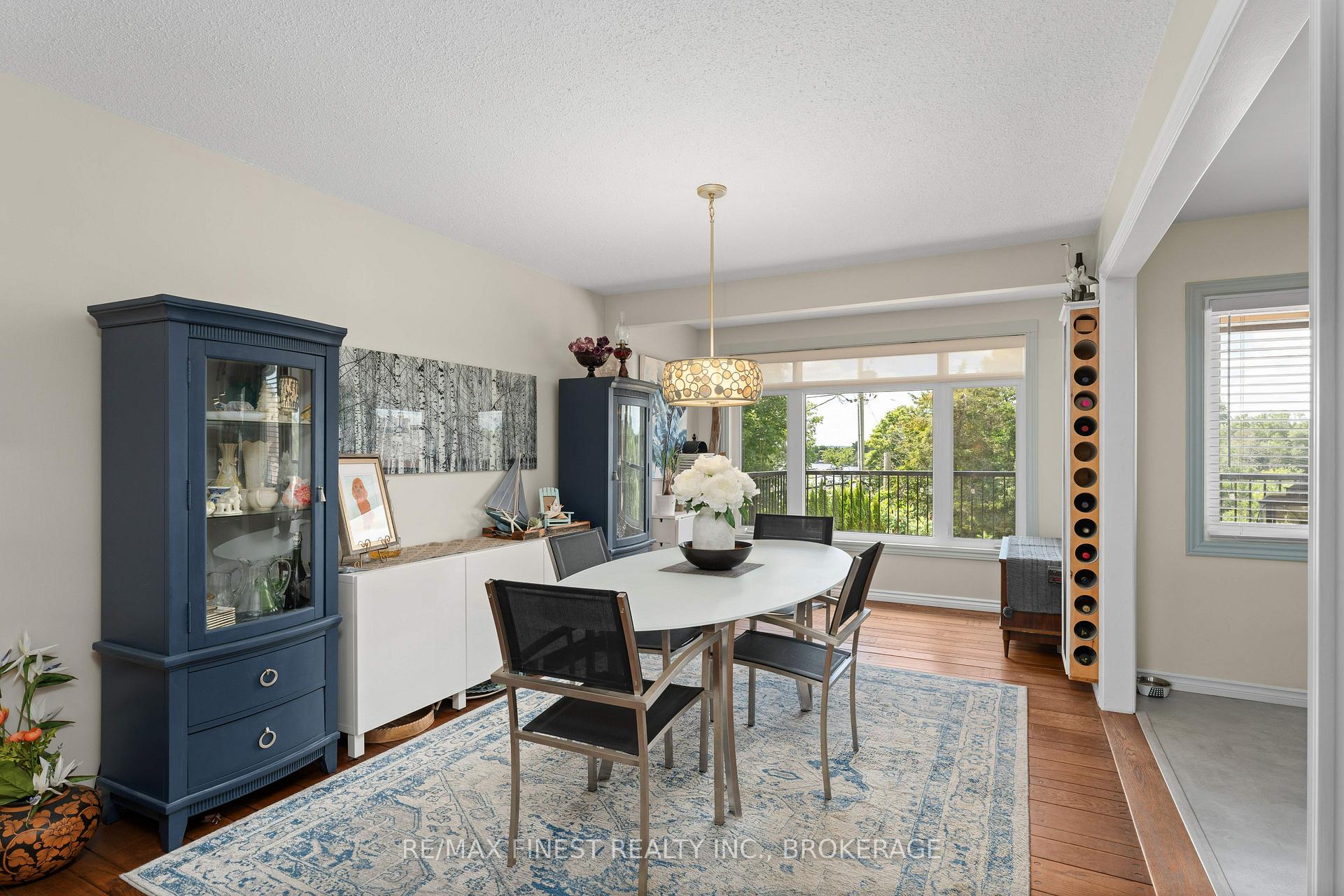 Photo 10 of 26 Brooklands Park Avenue, Loyalist, Lennox and Addington - South — HOMEH